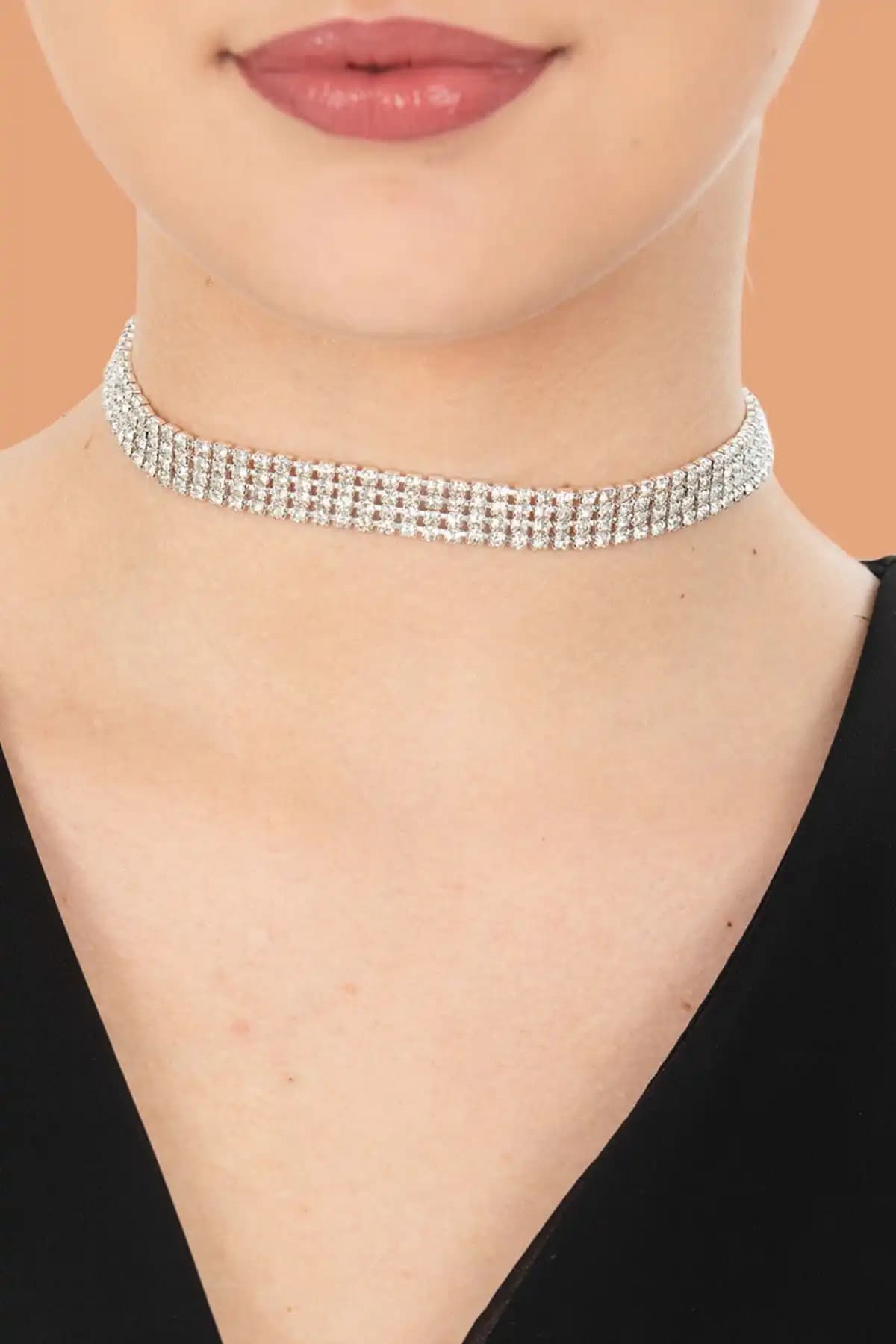 Gunbaz Kadın Parlak Taşlı Choker Kolye Modern ve Şık Tasarım