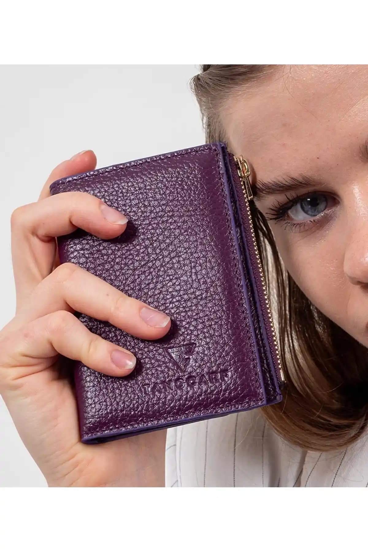Hakiki Deri Mor Kadın Cüzdanı Şıklık ve İşlevselliğin Modern Buluşması