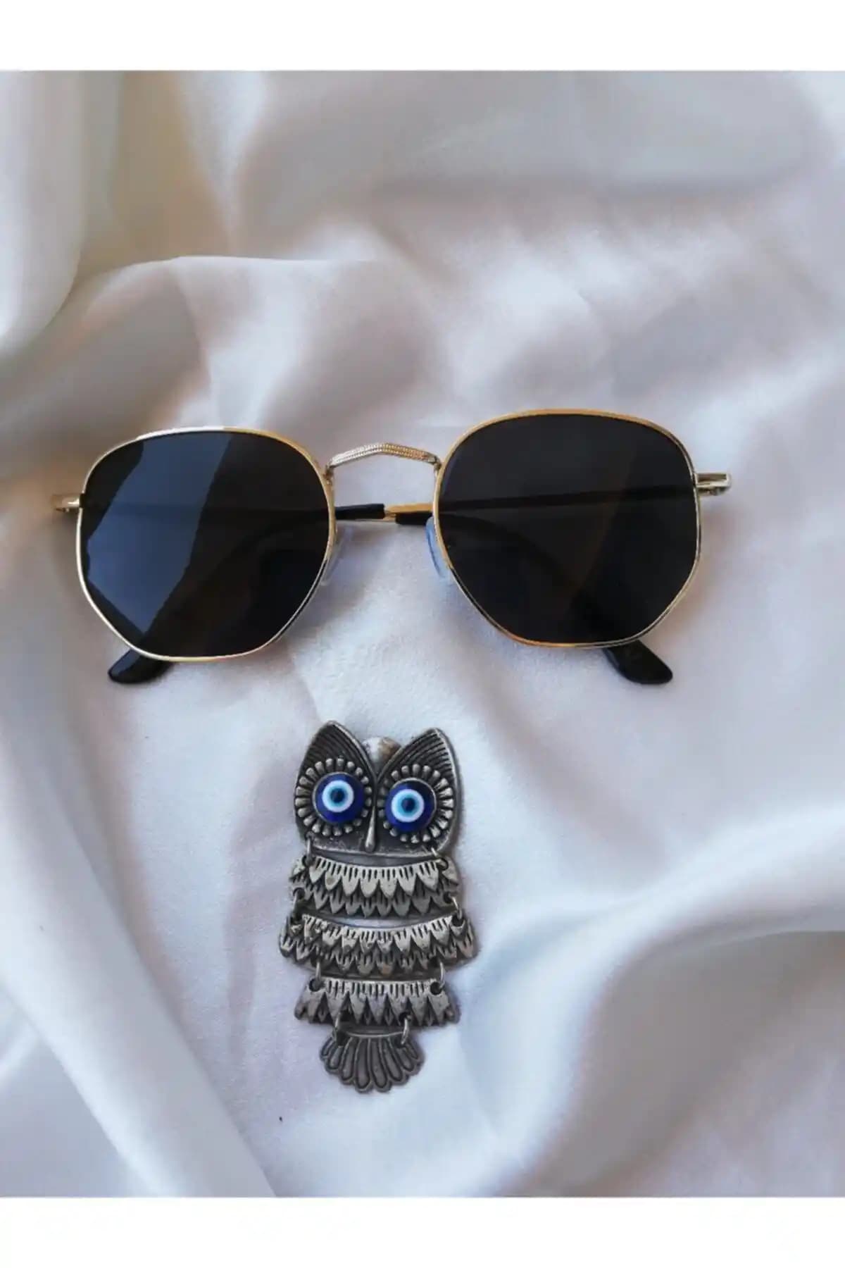 İki Popüler Unisex Güneş Gözlüğü Modelinin Karşılaştırması ve Seçim Rehberi