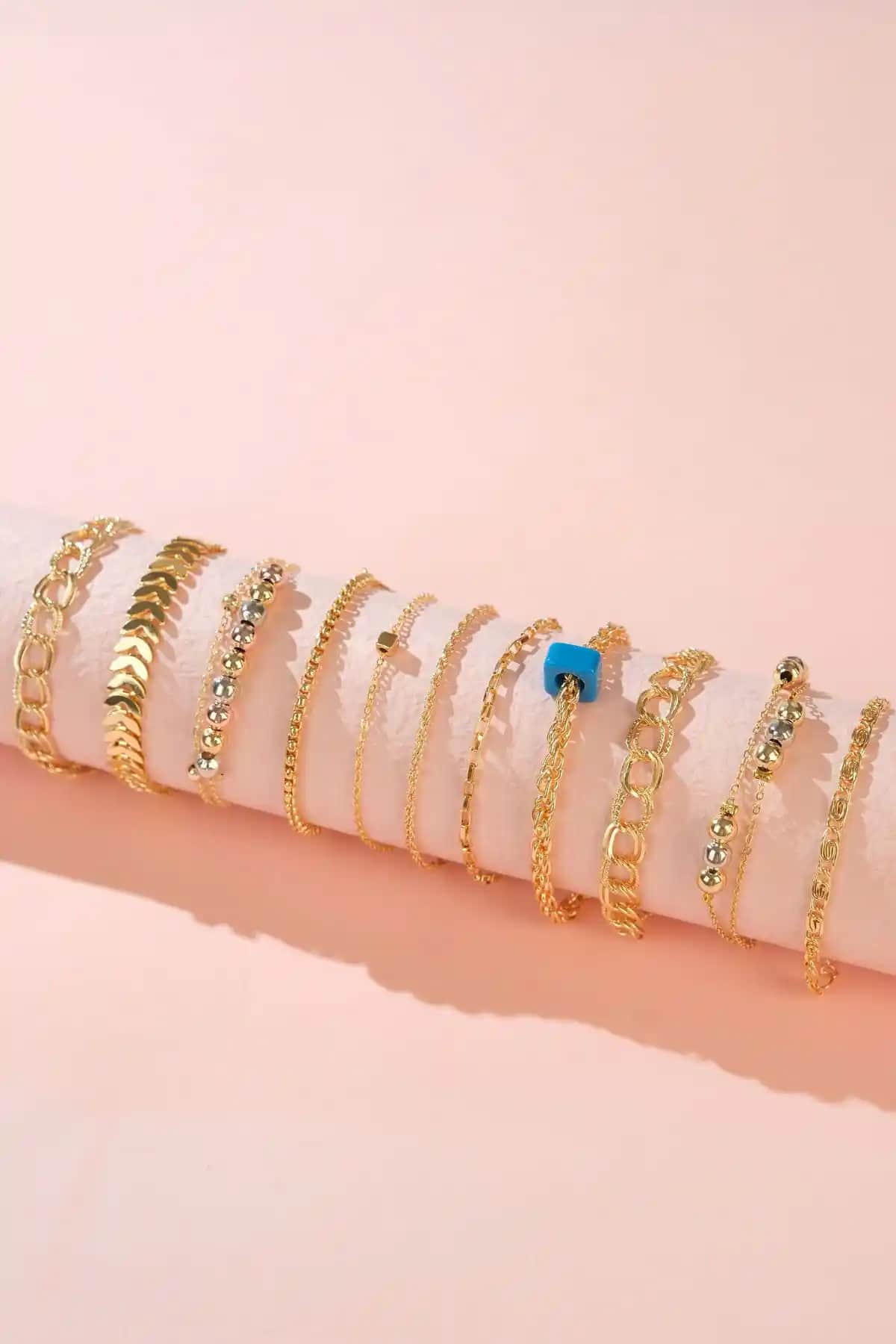 Jack Ferrero Kadın Bileklik Seti: Şık ve Çok Renkli Altın Kaplama Takı Koleksiyonu