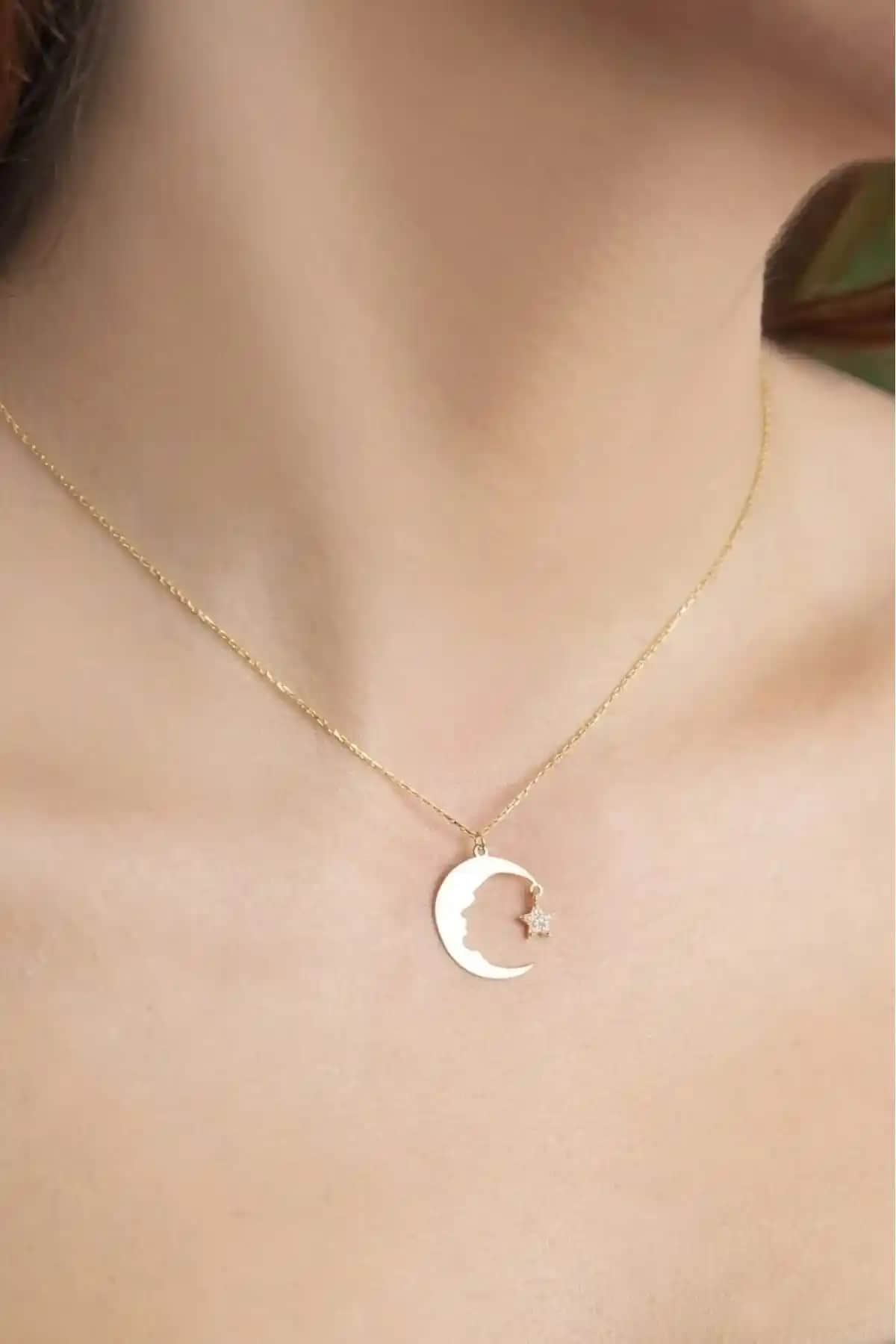 Jack Ferrero ve Jenny Daphne Kadın Kolye Karşılaştırması Moda ve Şıklık İçin Rehber