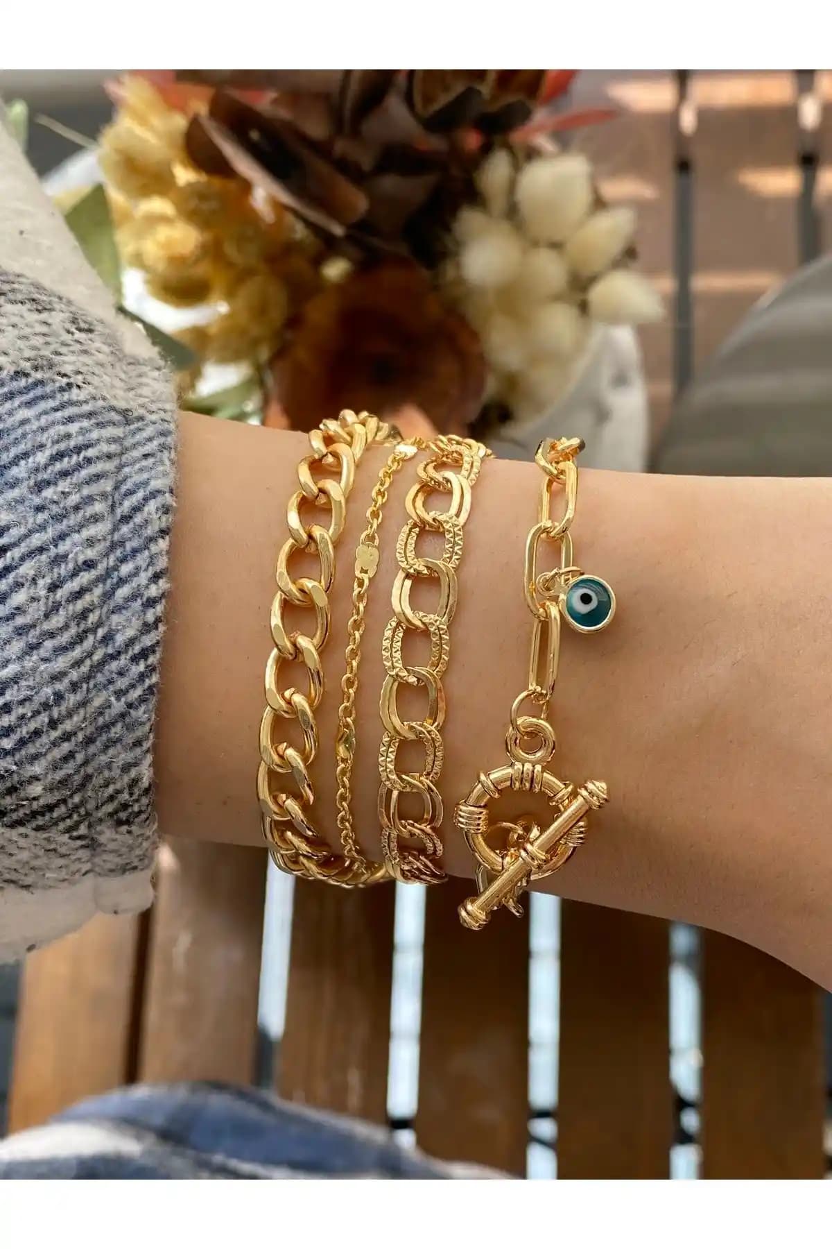 Jenny Daphne Kadın Bileklik Seti: Şıklık ve Dayanıklılığı Bir Arada Sunan Aksesuar