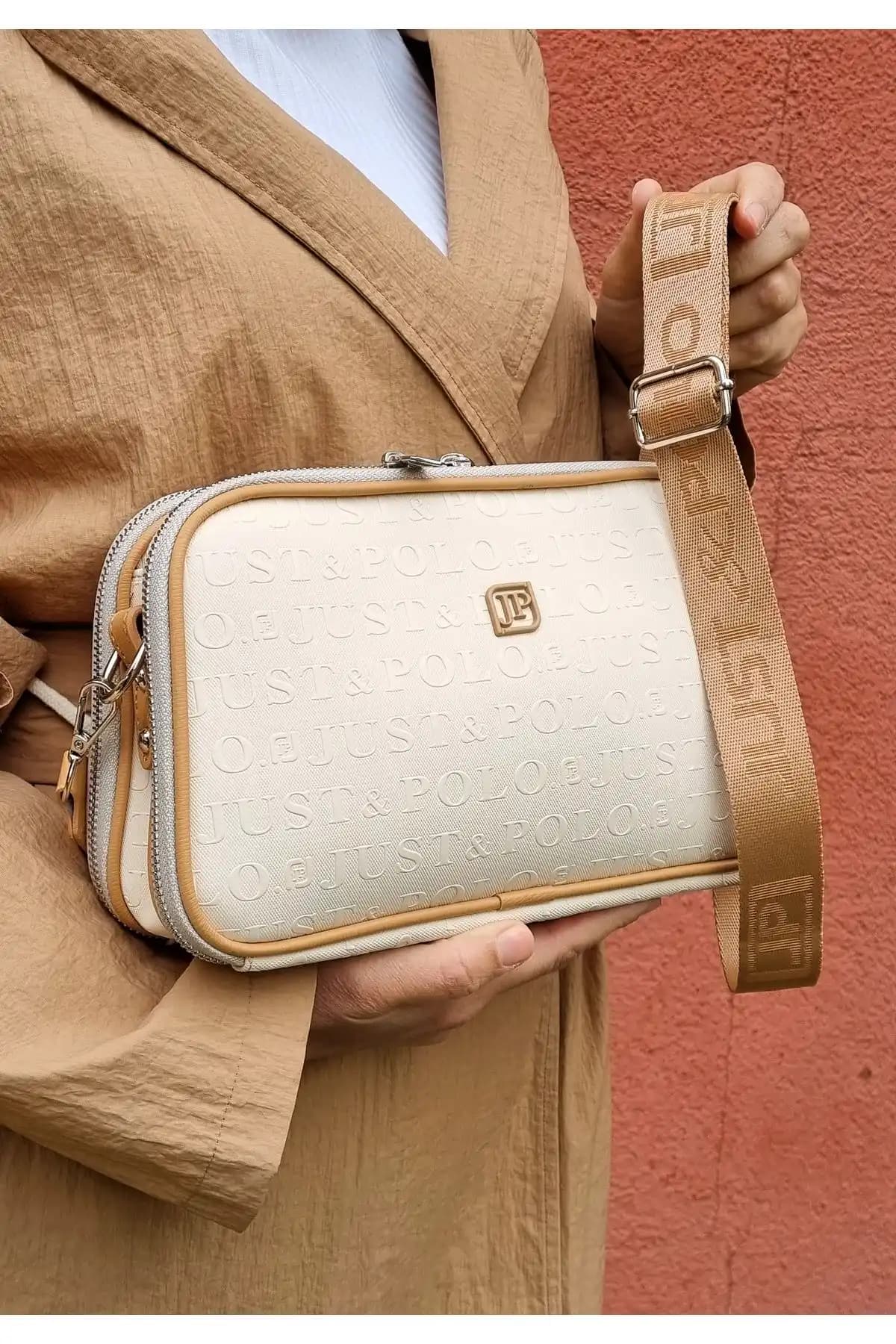 Just Polo Kadın Çantaları Karşılaştırması Beyaz 6 Bölmeli ve Krem Camel 5 Bölmeli 2