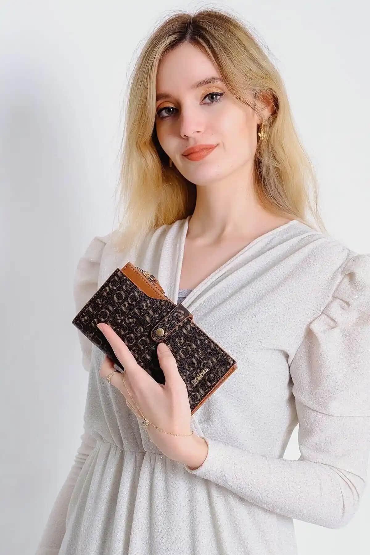 Just Polo Kadın Kahve Taba Cüzdan: Şıklık ve Fonksiyonellik Bir Arada