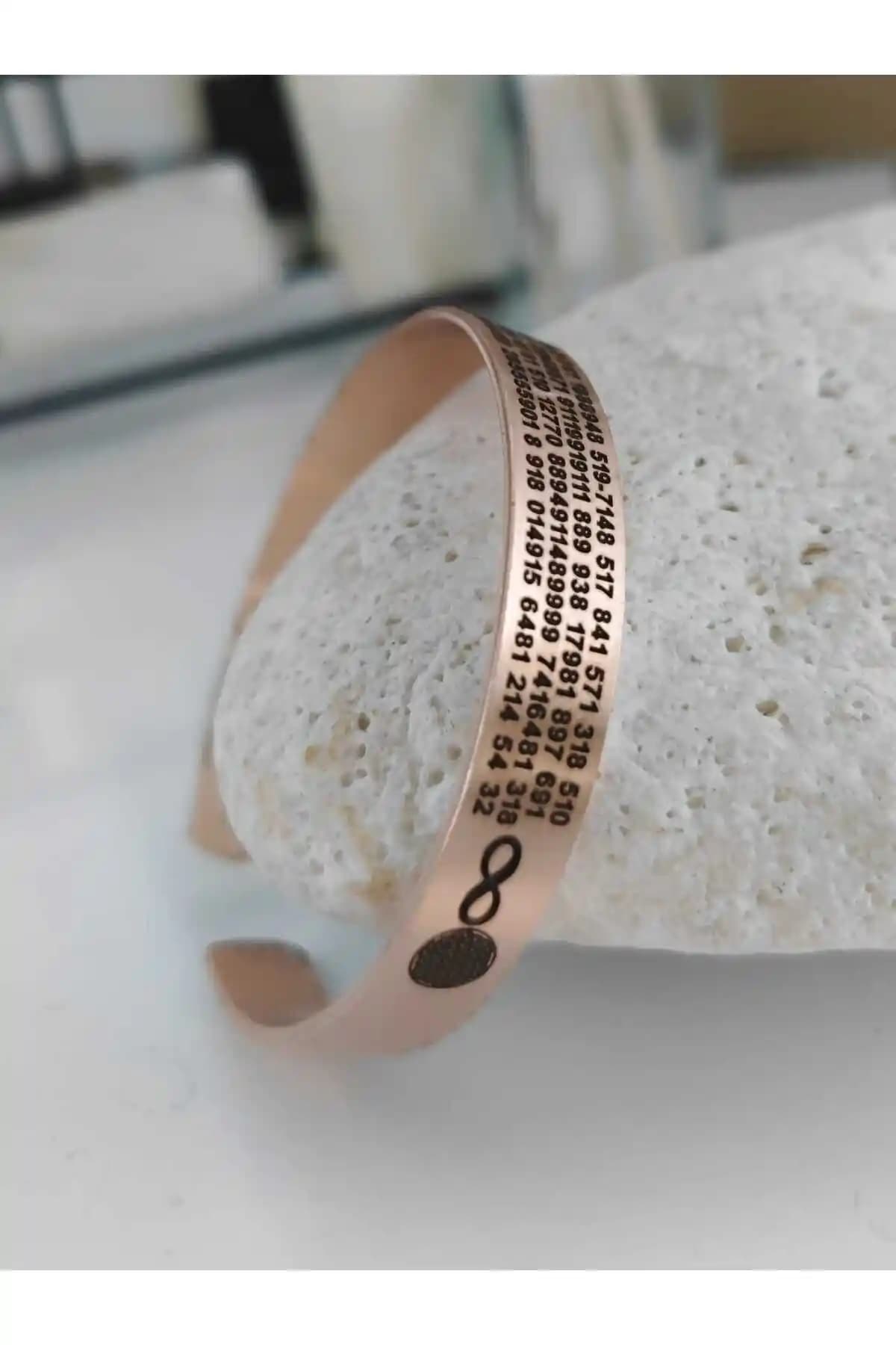 Kadim Sayılar ve Ayetel Kürsi Motifleriyle Tasarlanmış Bakır Bileklik