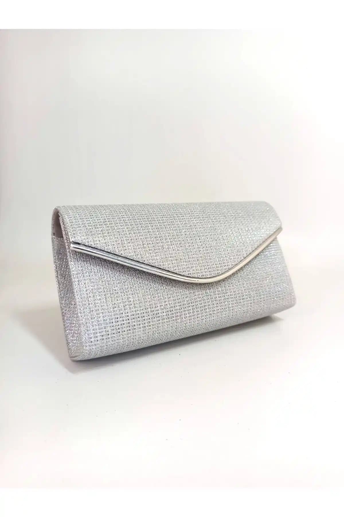 Kadın Gümüş Simli Abiye Çanta: Şık ve Fonksiyonel Gece Aksesuarı