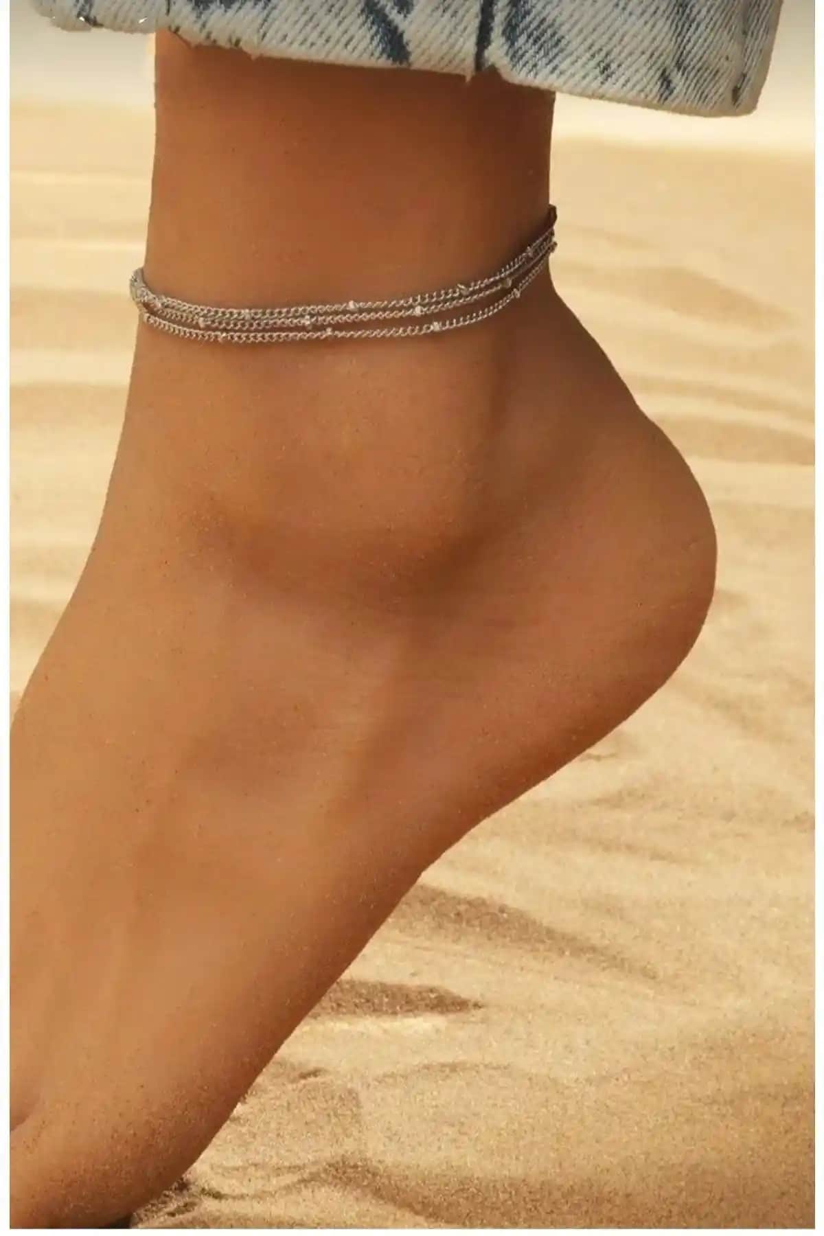 Kadın Gümüş Zincirli Çoklu Halhal: Şıklık ve Konforu Bir Arada Sunan Modern Takı