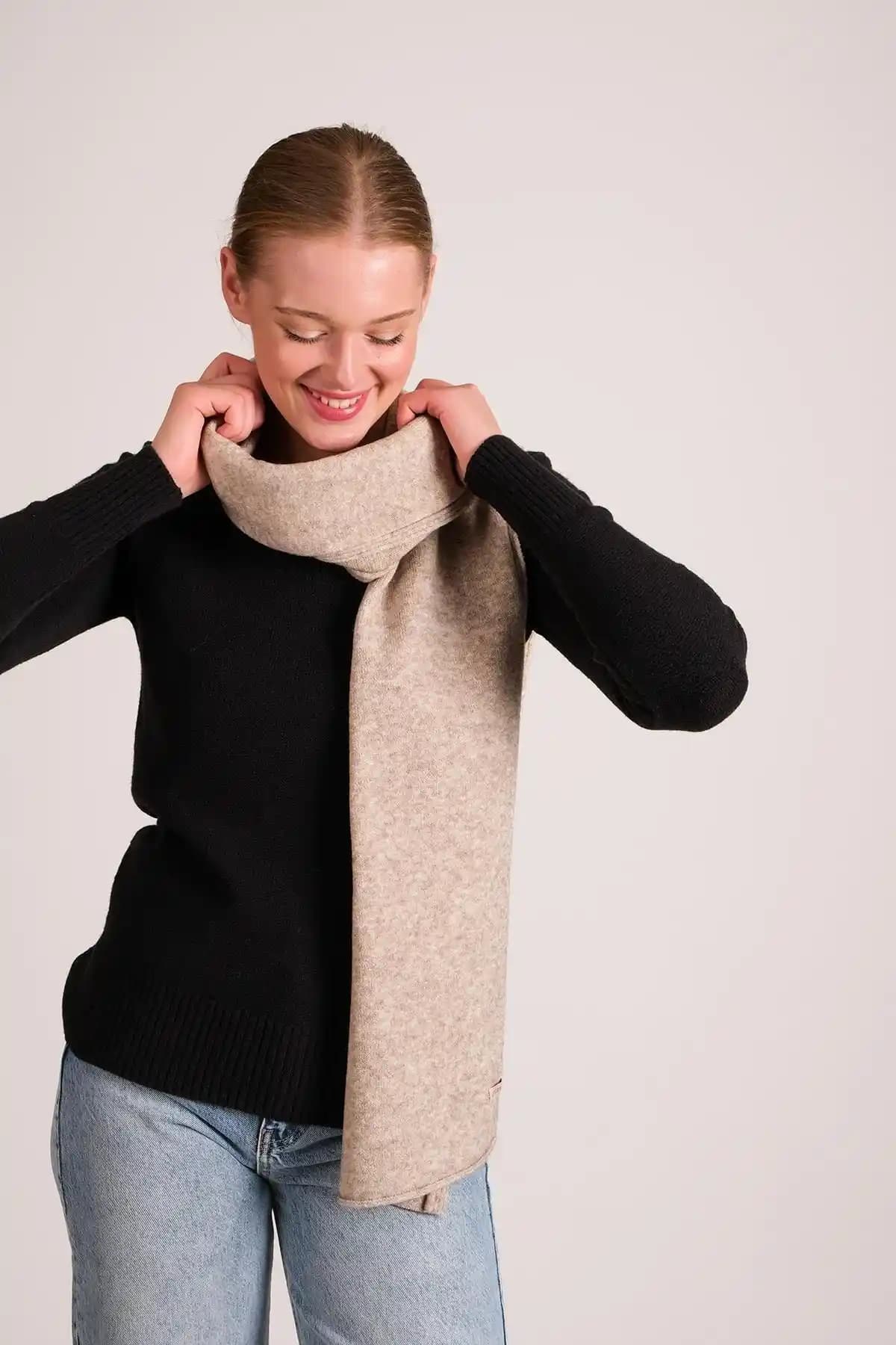 Kadın Melanj Atkı Çeşitleri ve Özellikleri - Şık ve Konforlu Kış Aksesuarları