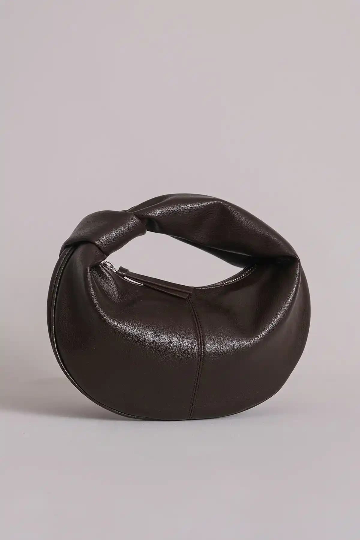 Kadın Mini Jordie El Çantası Şıklık ve Fonksiyonelliği Bir Arada Sunar