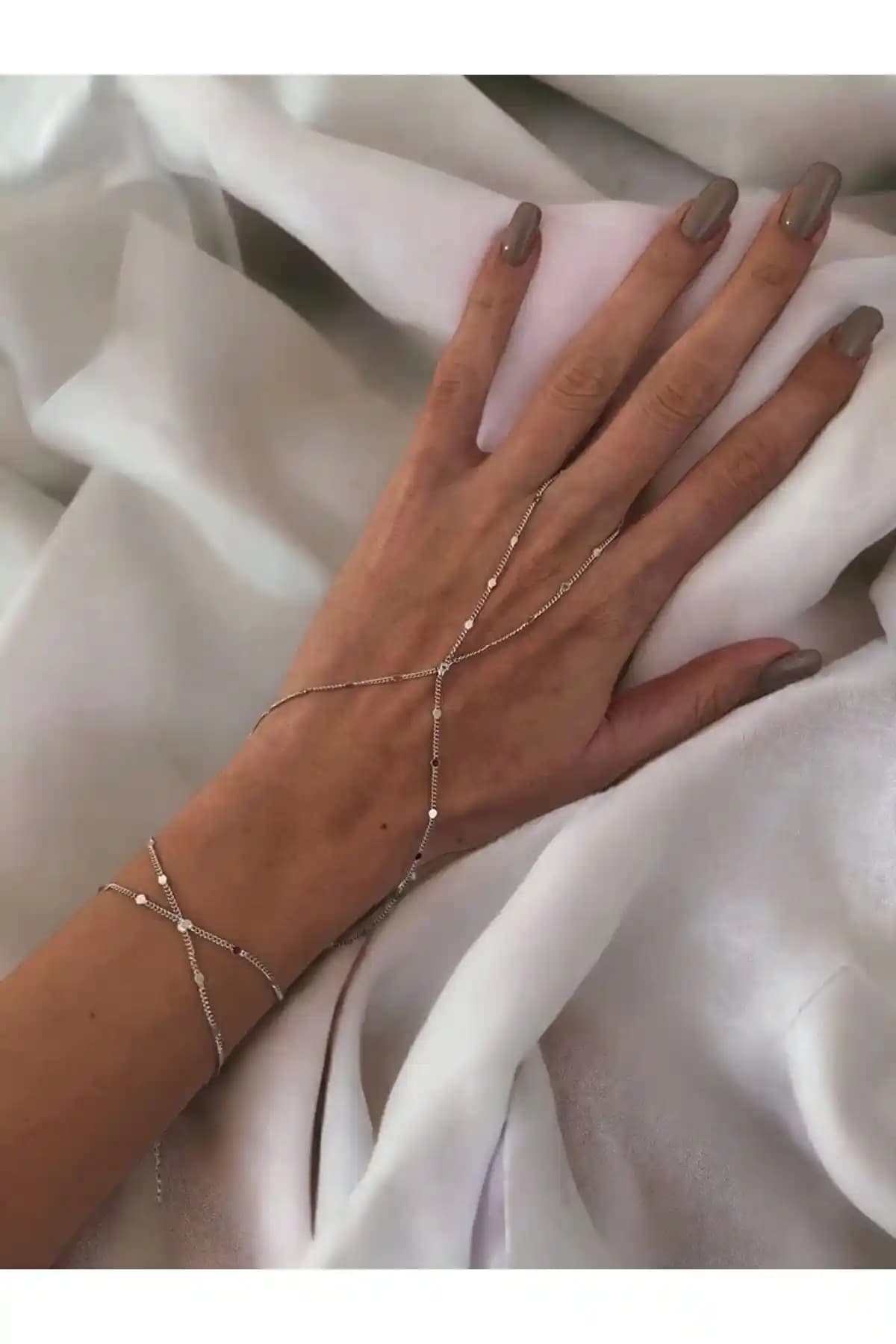 Kadın Pullu İnce Zincir Şahmeran: Zarif ve Şık Tasarım ile Günlük ve Özel Kullanım