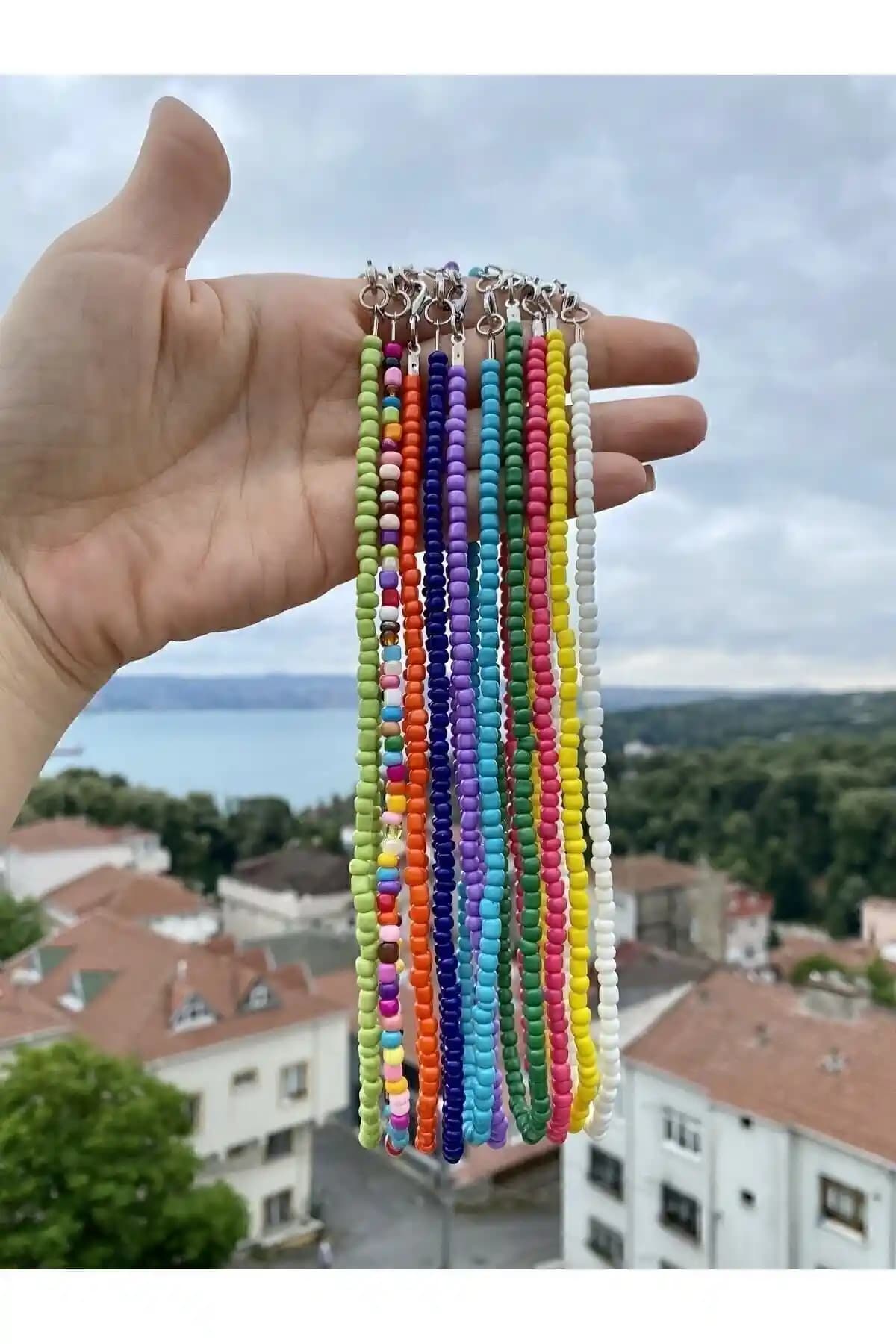 Kadın Renkli Boncuk Kolye: Modern ve Dayanıklı Şık Aksesuarlar