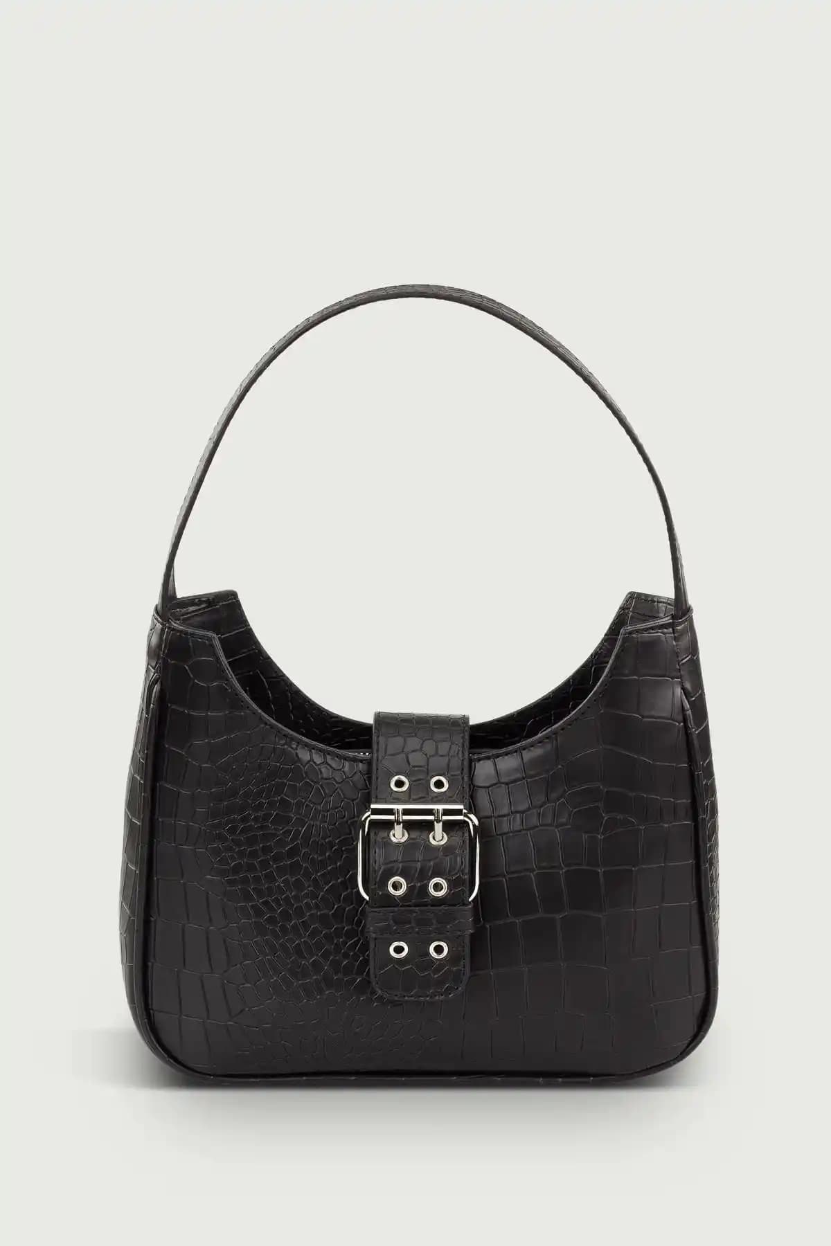 Kadın Siyah Çantalar Karşılaştırması: Housebags ve Rimense Modelleri Analizi