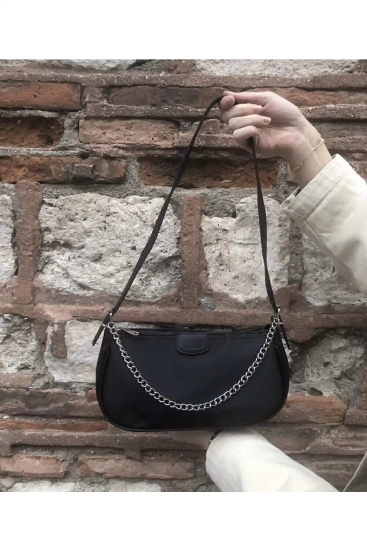 Kadın Siyah Zincirli Baget Çantası Karşılaştırması: Şık ve Kullanışlı Modeller Hakkında Bilgi