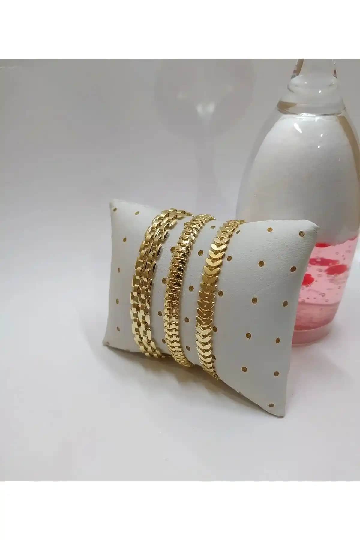 Kadınlar İçin Altın Kaplama Pirinç Bileklikler Şıklık ve Zarafet Sunar