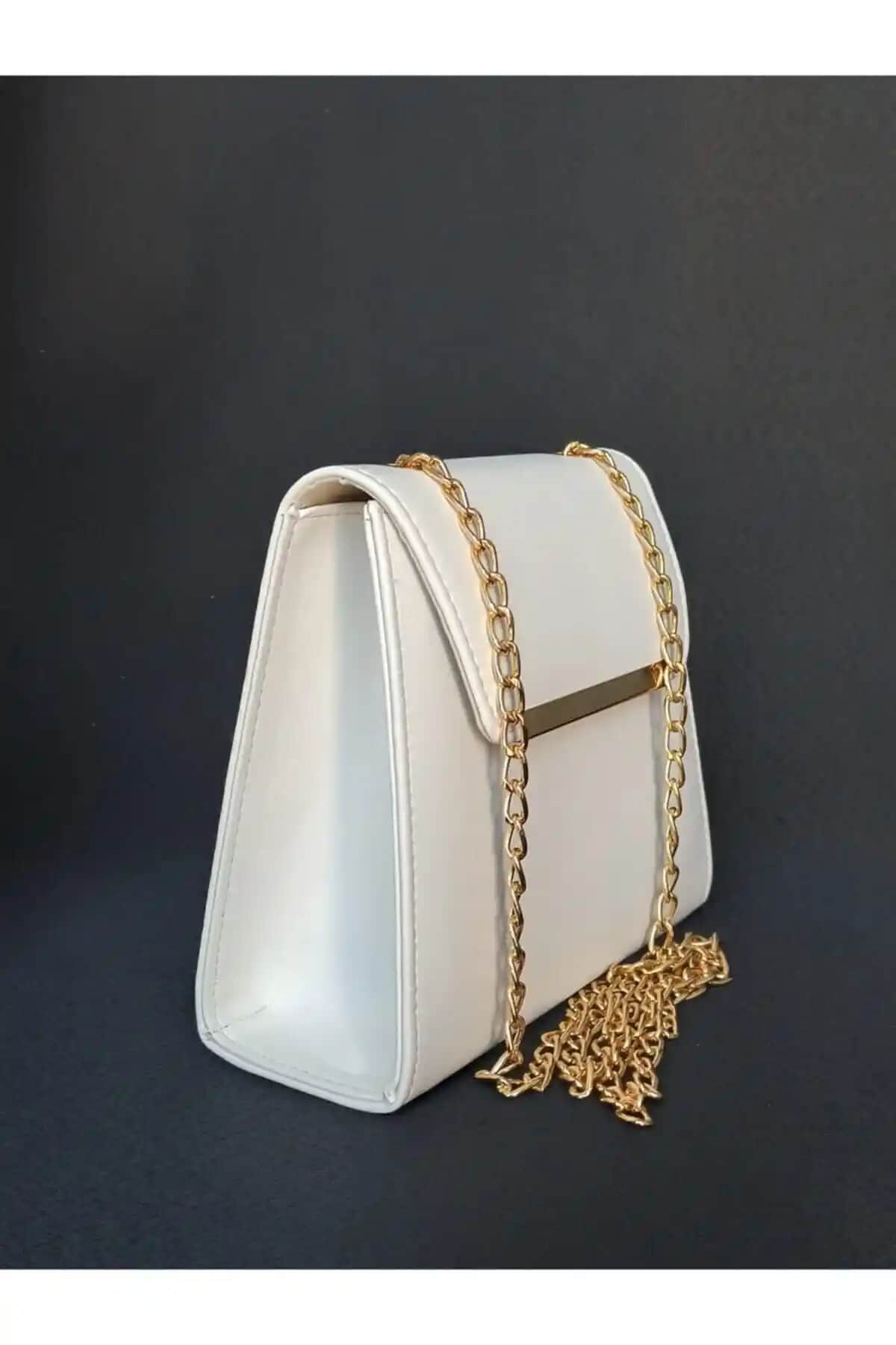 Kadınlar İçin Beyaz Zincir Askılı Çanta Modern ve Kullanışlı Tasarım