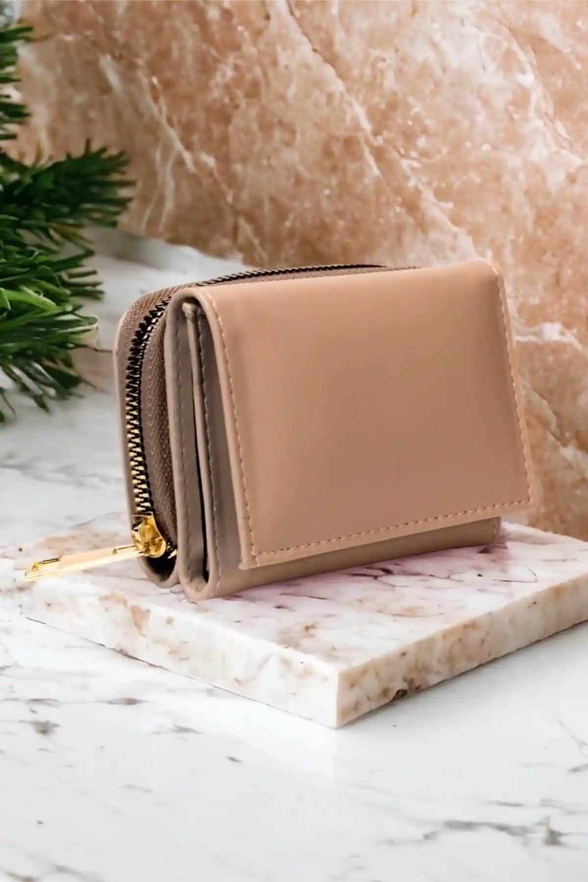 Kadınlar İçin Günlük Kullanıma Uygun Şık Çanta ve Cüzdan Karşılaştırması