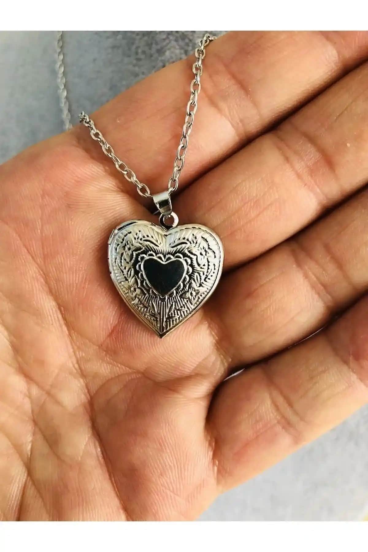 Kadınlar İçin Kalp Motifli Gümüş Renkli Kapaklı Kolye Tasarımı ve Kullanım Özellikleri