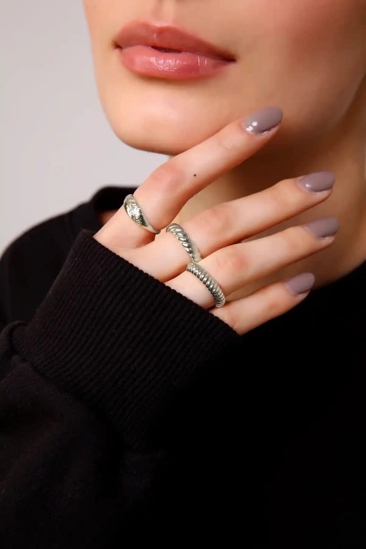 Kadınlar İçin Modern ve Şık 3'lü Gümüş Renk Yüzük Seti - Dayanıklı ve Ayarlanabilir Tasarım