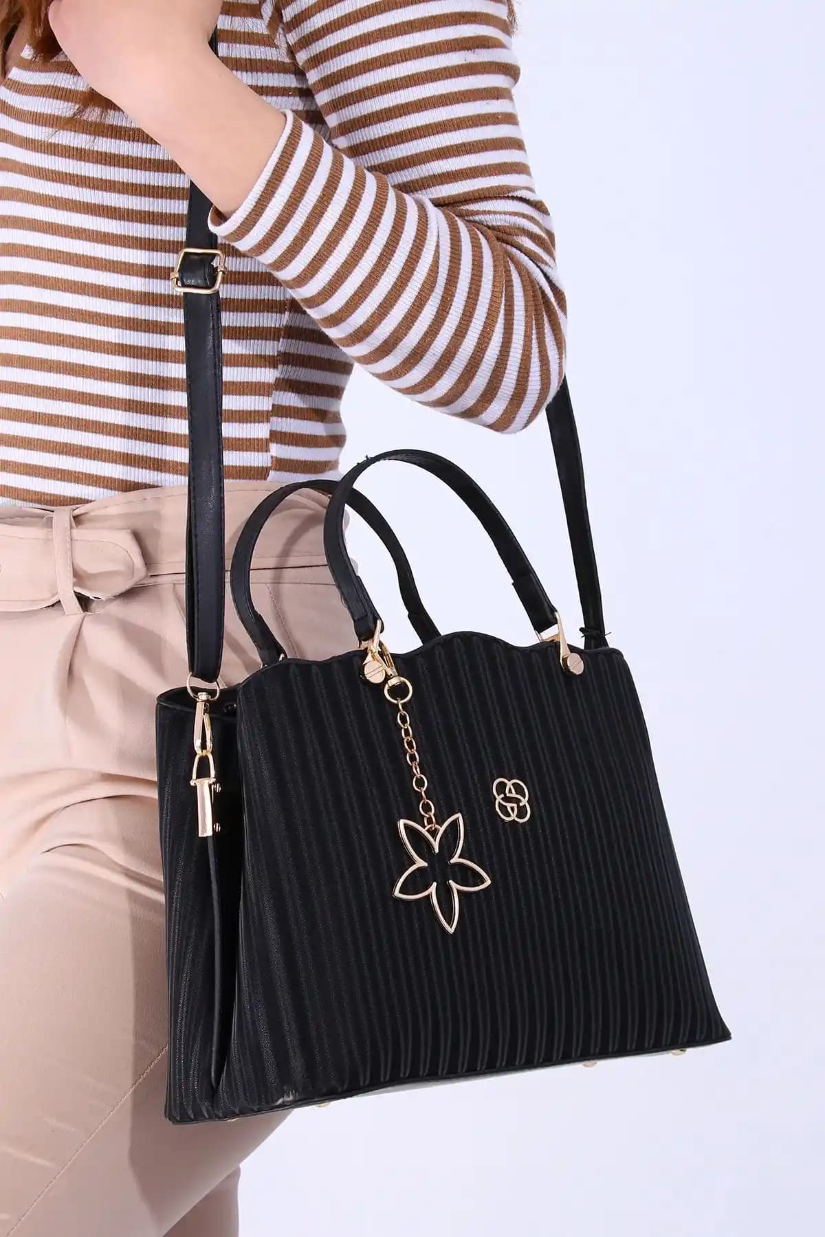 Kadınlar İçin Şık ve Dayanıklı By Hakan Dm-1262 El Çantası Ürün Özellikleri ve Kullanım Avantajları