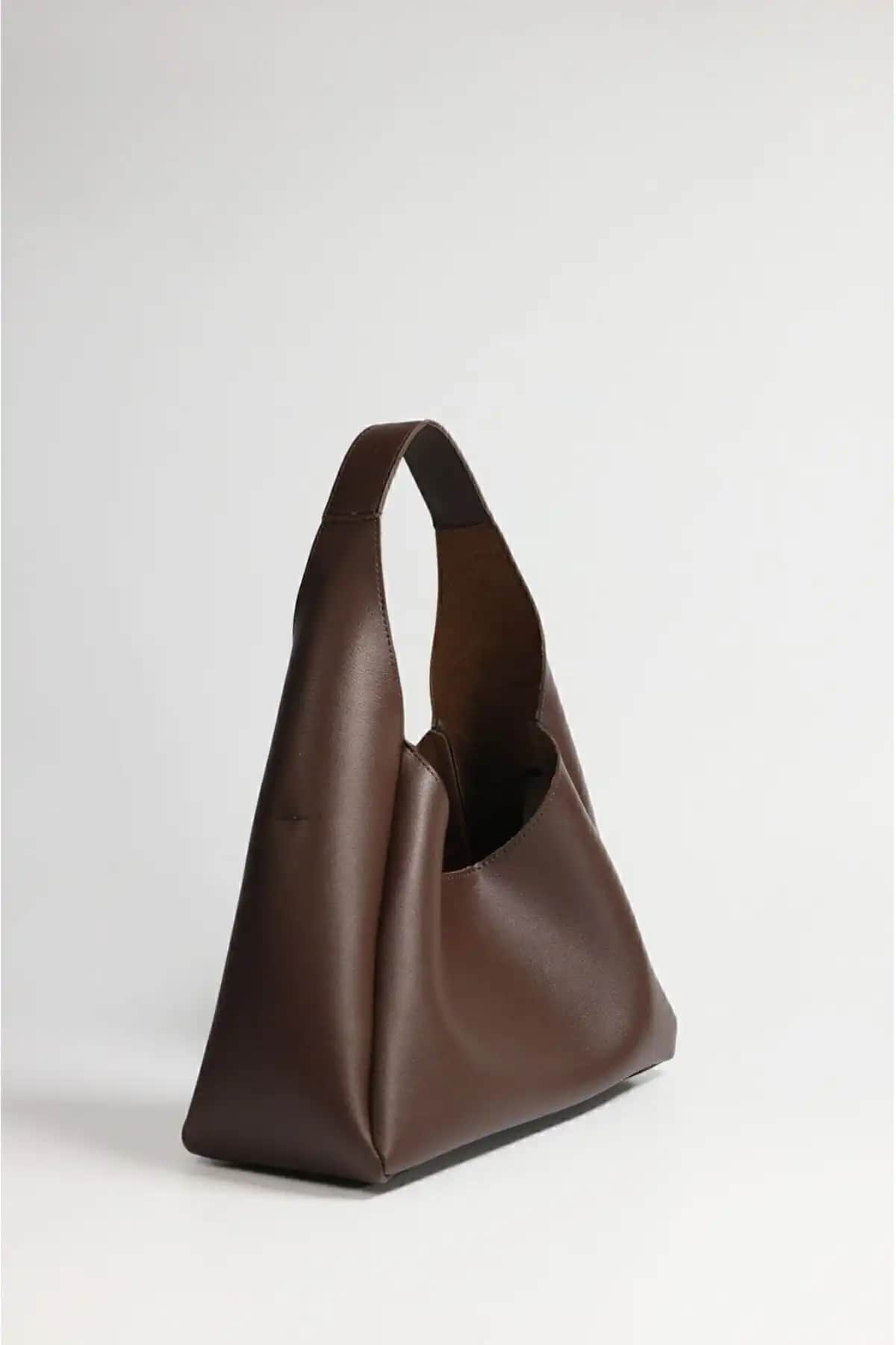 Kadınlar İçin Şık ve Dayanıklı Suni Deri Fermuarlı İç Bölmeli Kahverengi Çanta