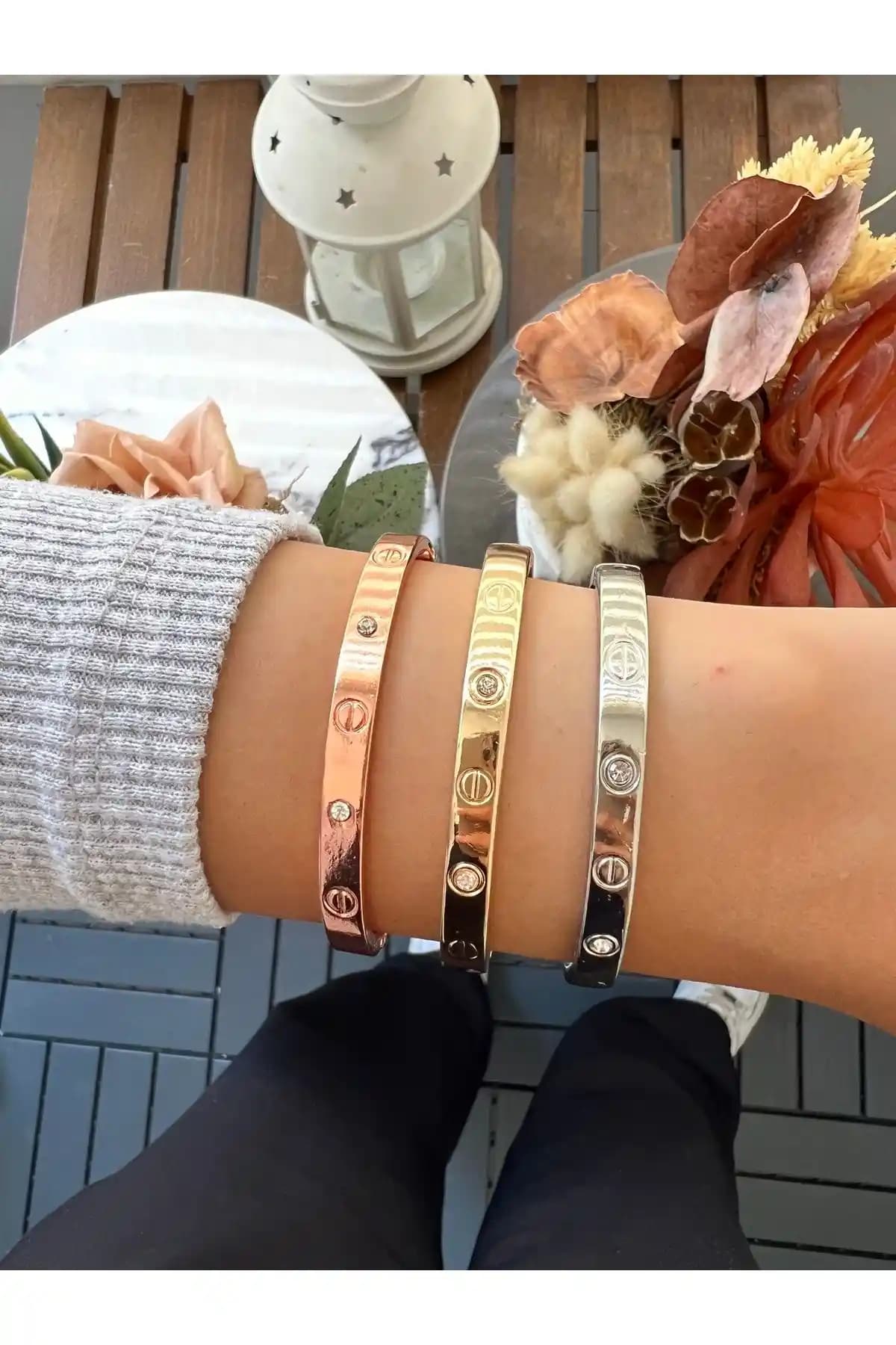 Kadınlar İçin Şık ve Dayanıklı Zirkon Taşlı Bileklik - Modern Tasarım ve Uzun Ömür