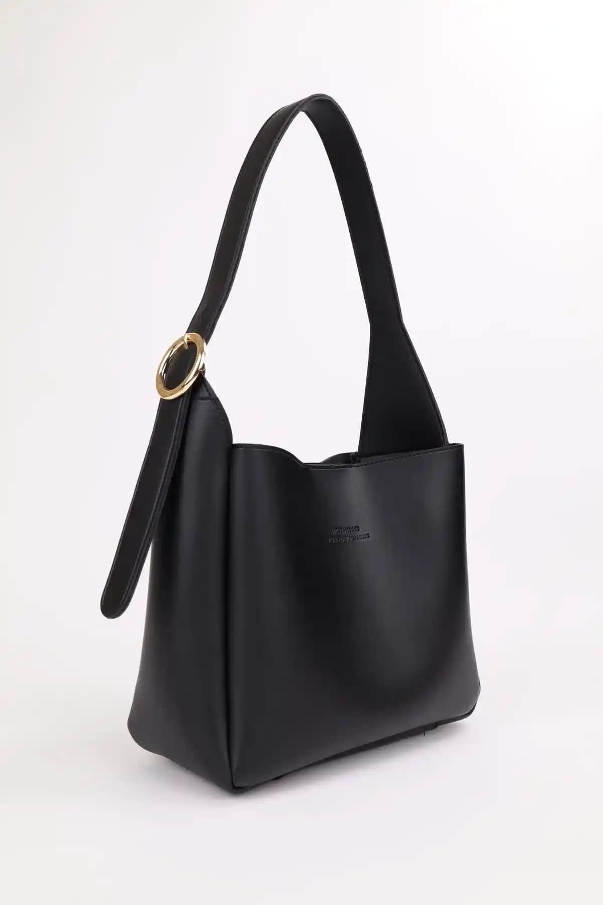 Kadınlar İçin Uygun Şık ve Dayanıklı Siyah Çanta Seçenekleri Karşılaştırması