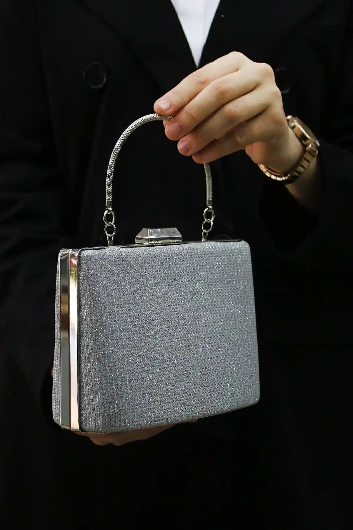 Kadınlar İçin Zarif Simli Gümüş Renkli Abiye ve Gece Çantası Şıklığınızı Tamamlar