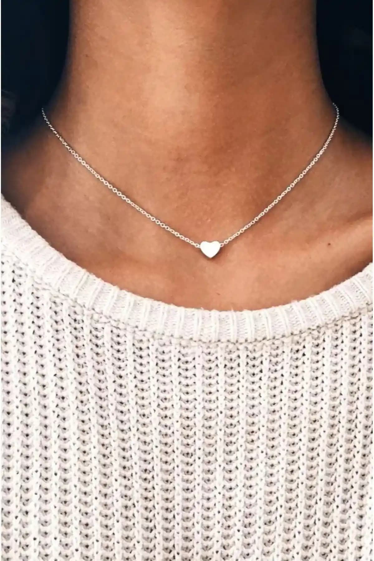 Karşılaştırmalı İnceleme: EK Design Paslanmaz Çelik ve Monalisatoka Altın Kalp Kolye