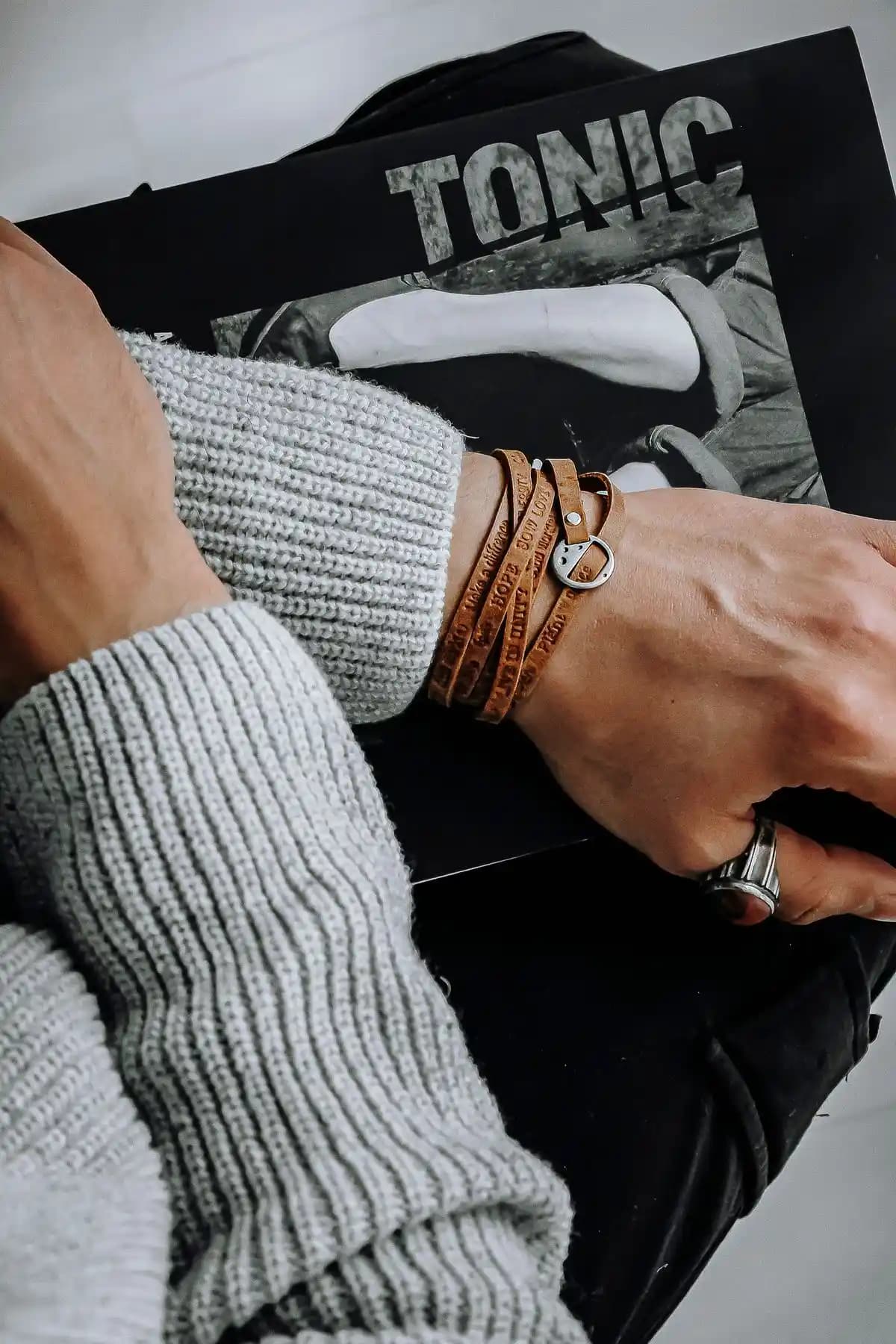 KAVIAQ Kahverengi Deri Bileklik Unisex Bohem Tarzı Modern Aksesuar