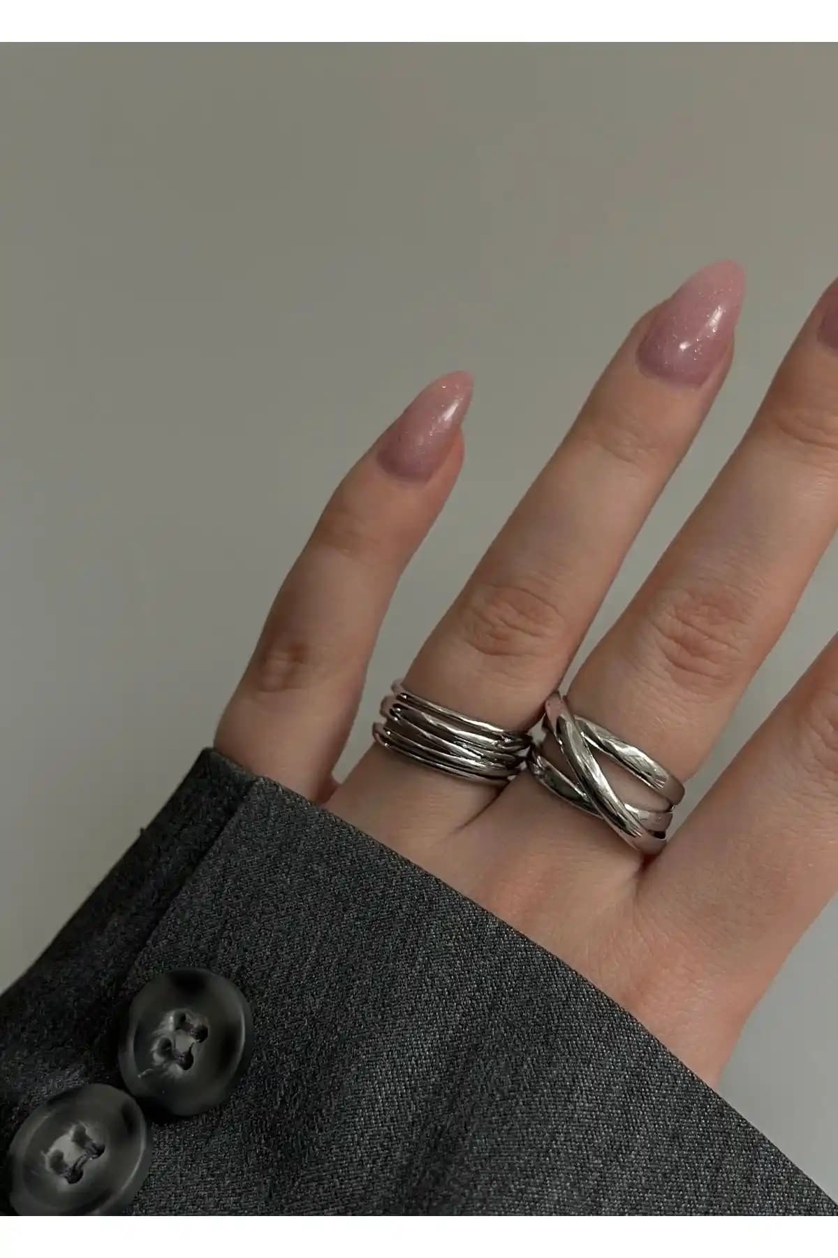 KİLİGİSTANBUL Sarmal 2'li Yüzük Seti Modern ve Dayanıklı Tasarım Detayları