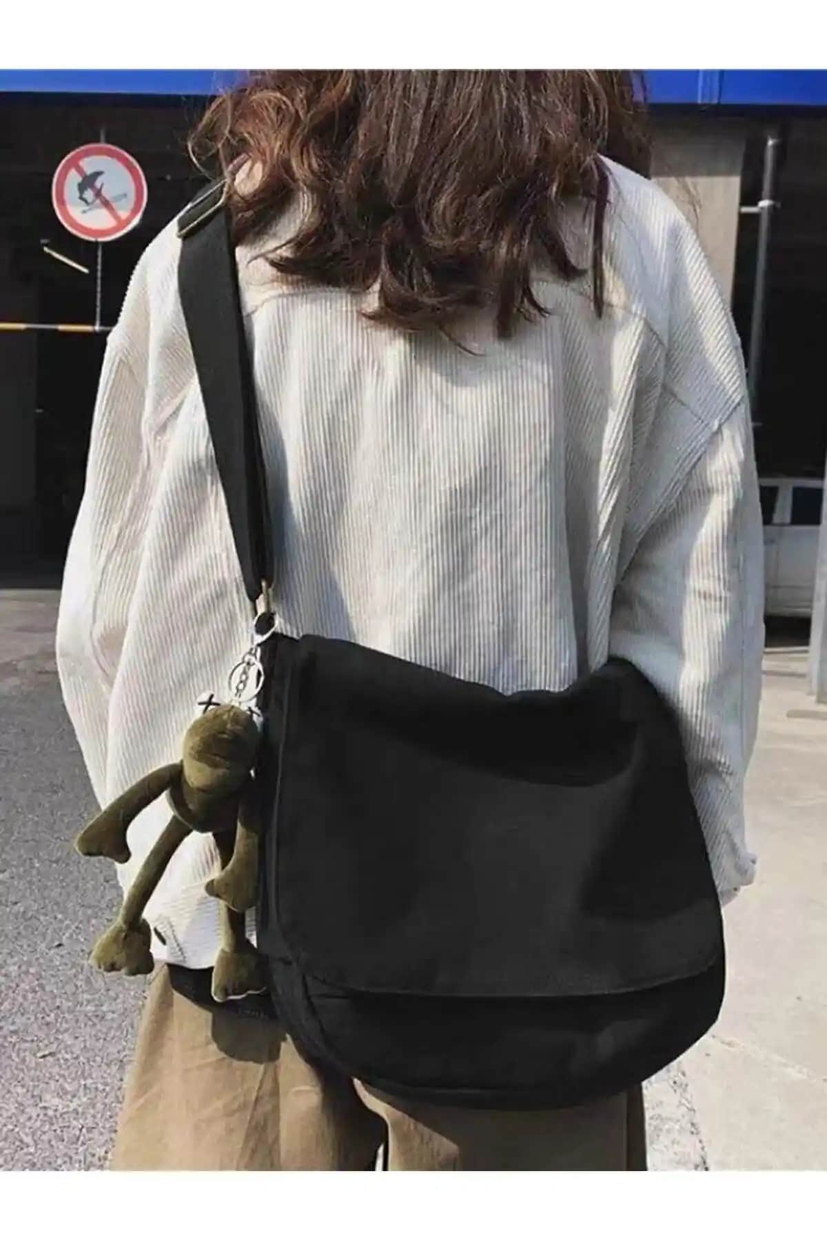 KOST ve Touz Vintage Postacı Çantaları Karşılaştırması: Hangi Çanta Daha Uygun?