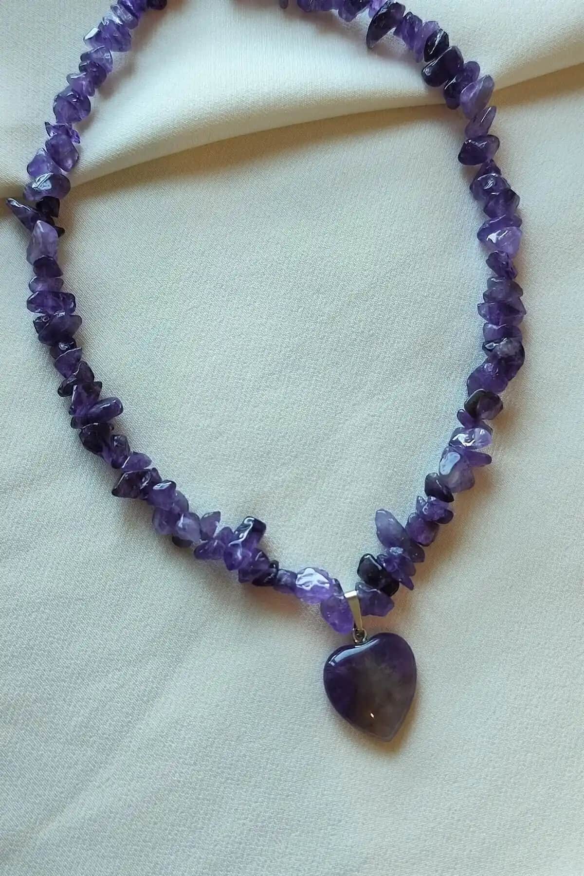 Koyu Ametist ve Pembe Kuvars Kalp Kolye Karşılaştırması ve Özellikleri