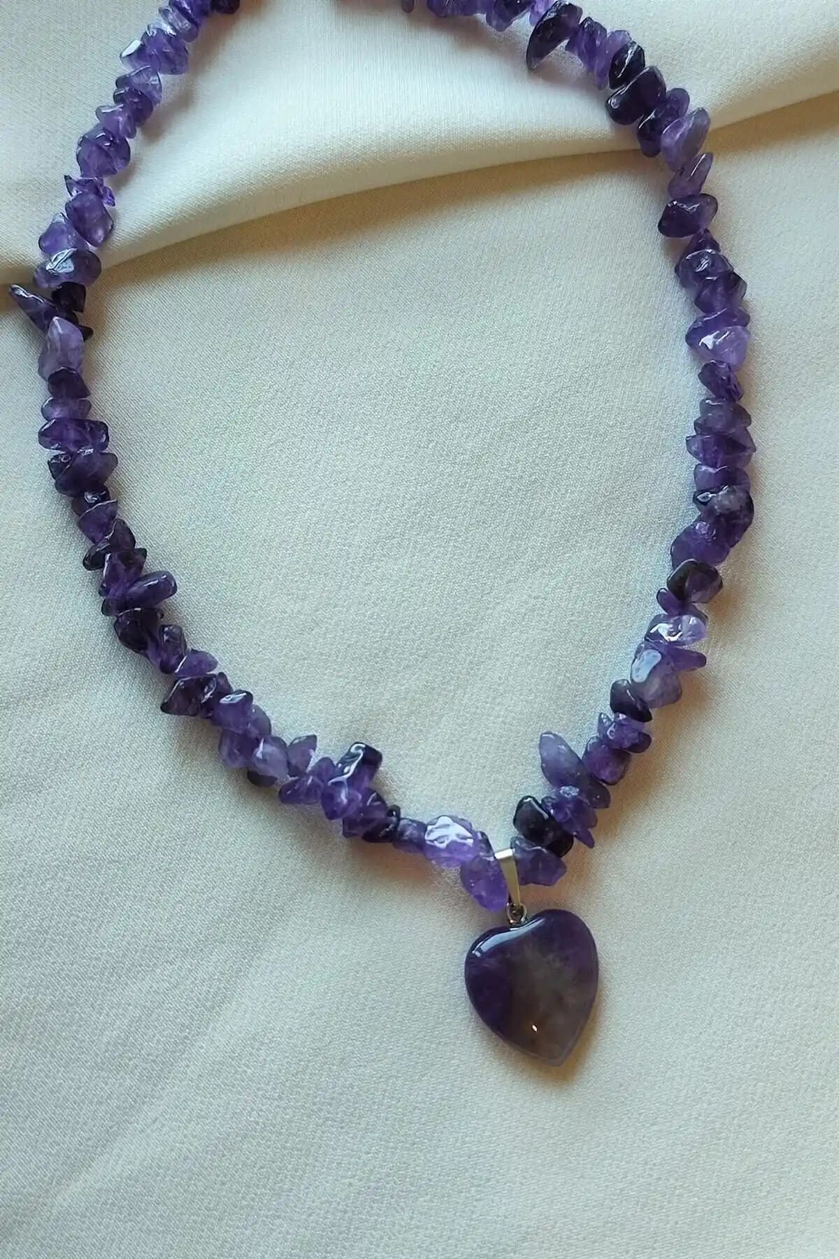 Koyu Ametist ve Pembe Kuvars Kalp Kolye Karşılaştırması ve Özellikleri