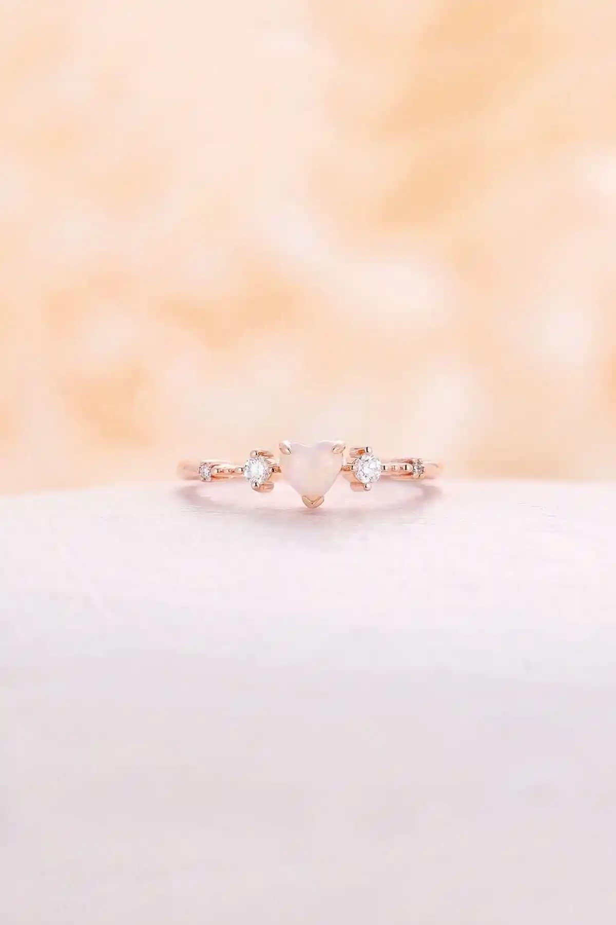 LOTUS GÜMÜŞ Kadın Kalp Zirkon Taşlı 14k Rose Gold Kaplama Yüzük Özellikleri ve Tasarımı