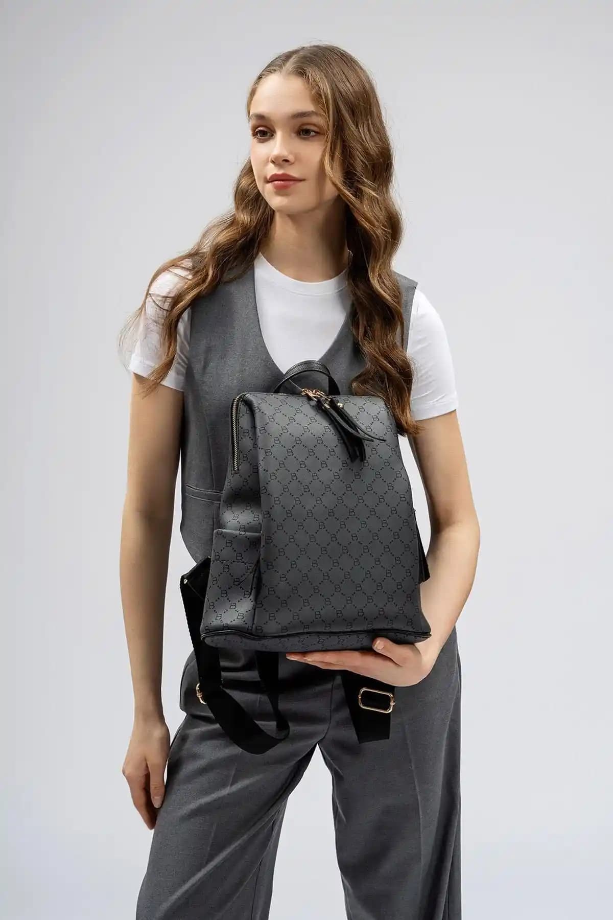 Lucky Bees Kadın Büyük Boy Sırt Çantası Günlük Kullanım İçin Modern ve Dayanıklı Tasarım