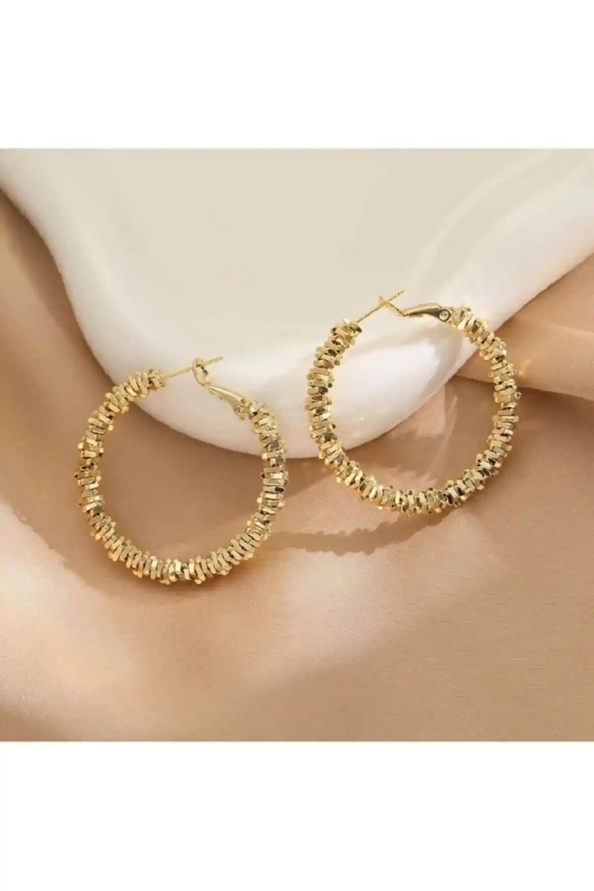 Mach Halka Çelik Küpe Tırtıklı Modern Tasarım Uzun Ömürlü Takı Seçeneği