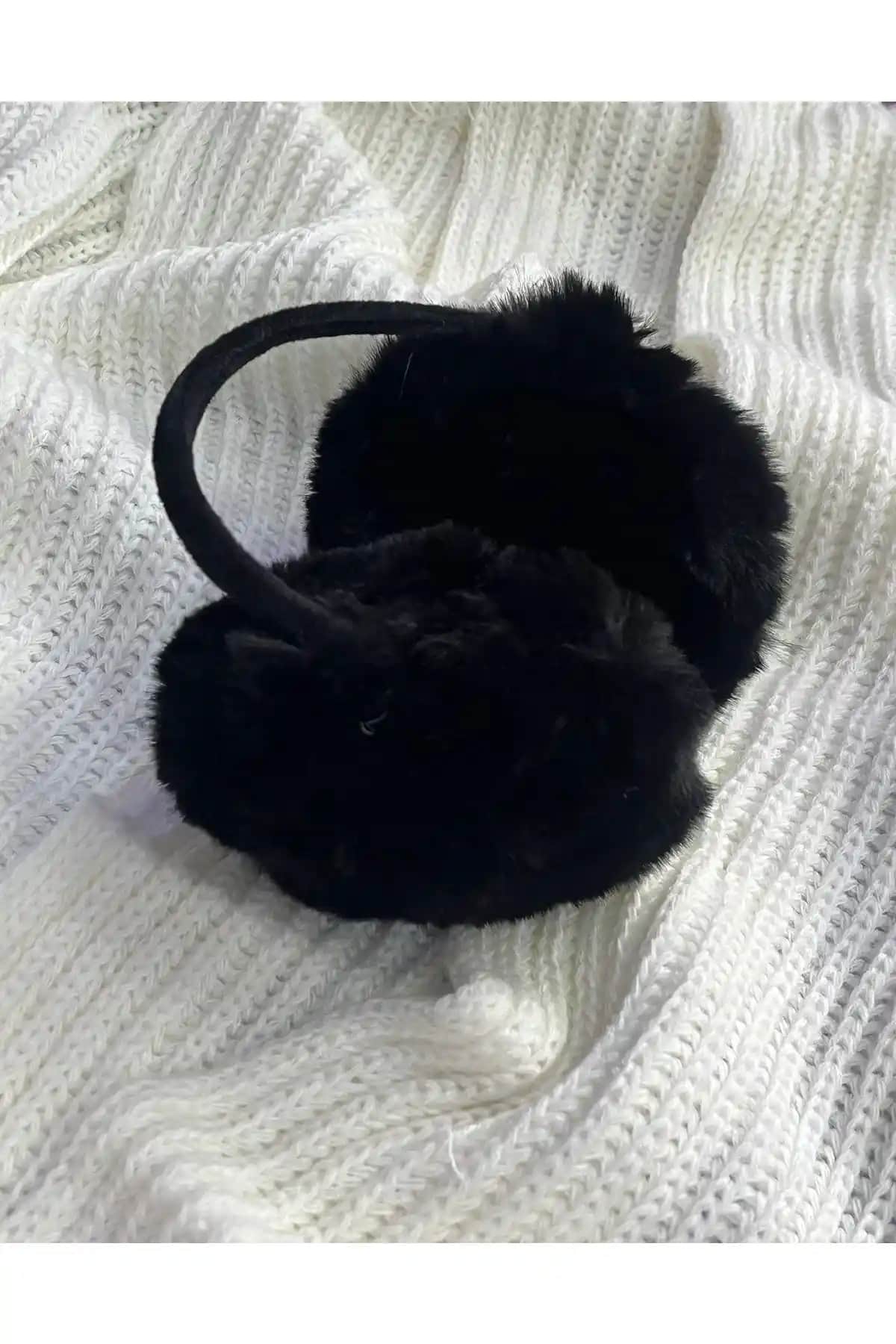 MAD TEKSTİL Peluş Kulaklık: Yumuşak ve Şık Tasarımıyla Konforlu Kullanım