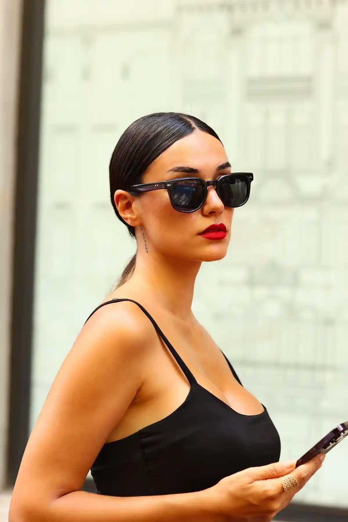 Modalucci Moda Lucci ve Nilu Moda Kalın Çerçeveli Cat Eye Güneş Gözlüğü Karşılaştırması