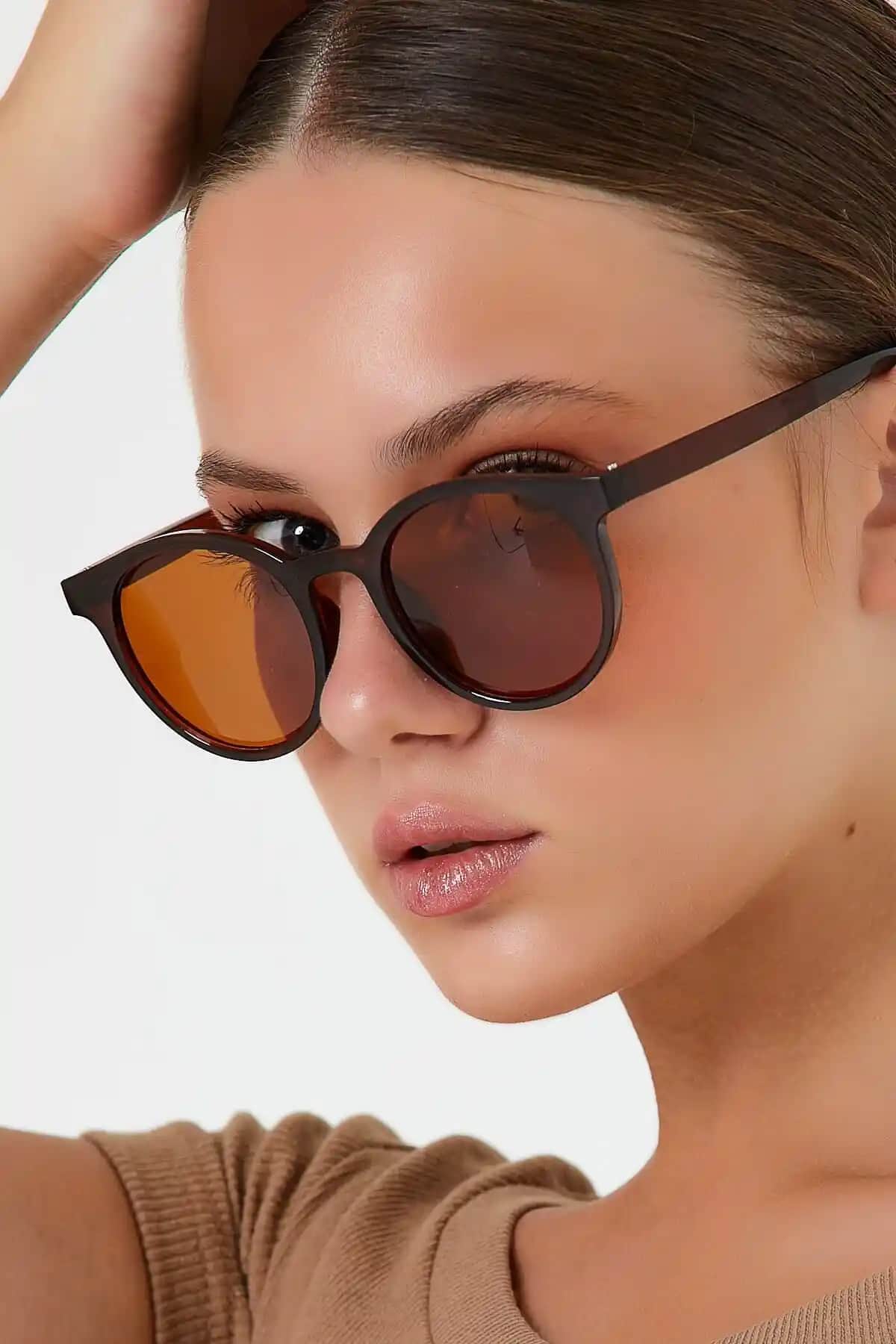 Modalucci ve WATCHOFROYAL Güneş Gözlüğü Karşılaştırması: Hangi Marka Daha Uygun