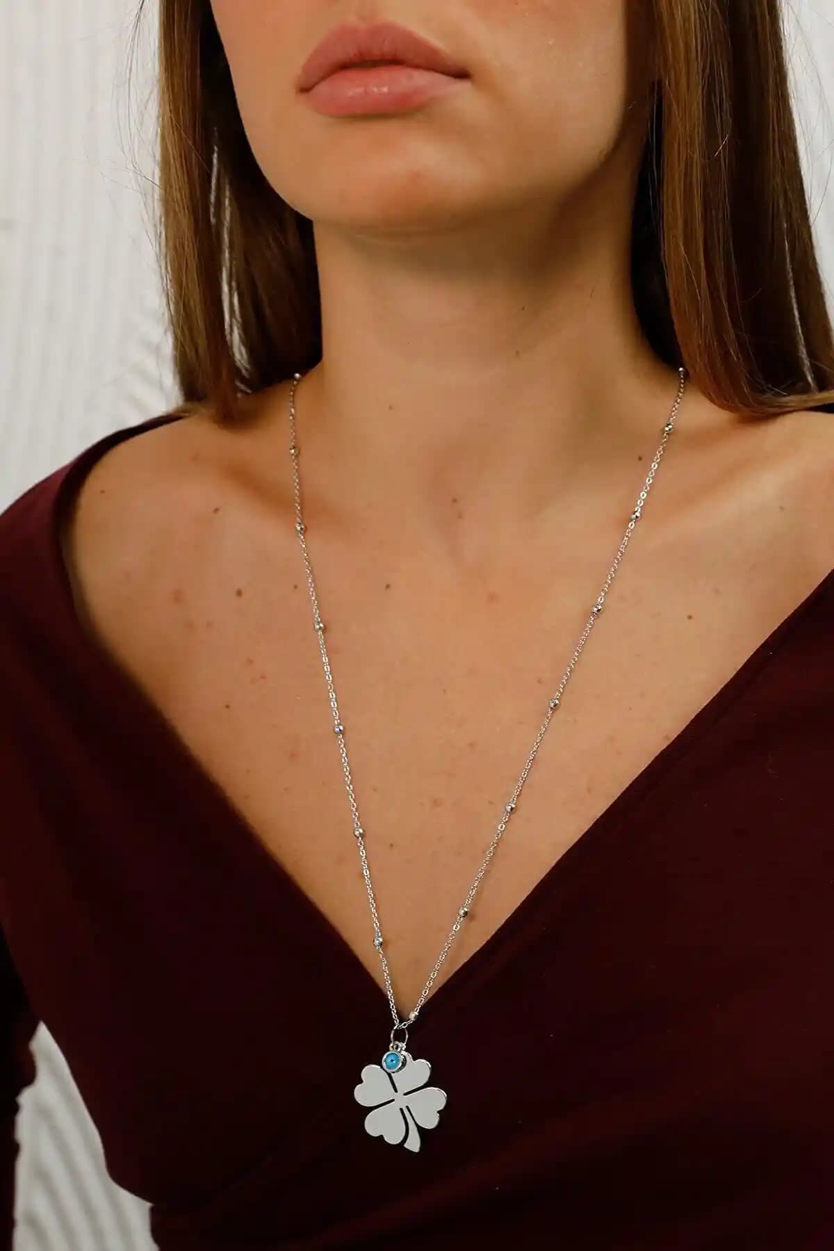 Modex Uzun Zincir Yonca Kolye: Zarif ve Şık Takı Seçenekleri İçin Uygun Fiyatlı Alternatif