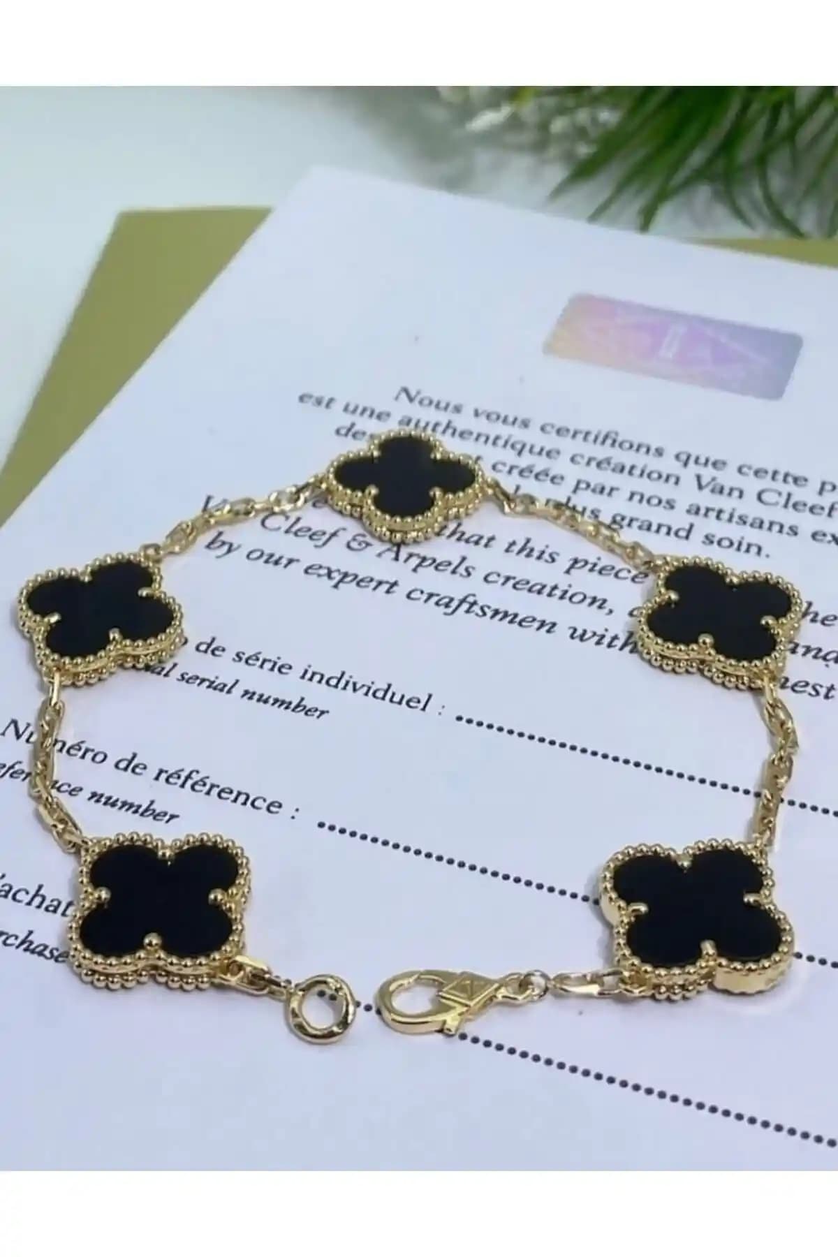 Monalisa Toka Kadın Siyah Bileklik: Zarif ve Dayanıklı Modern Takı Seçenekleri