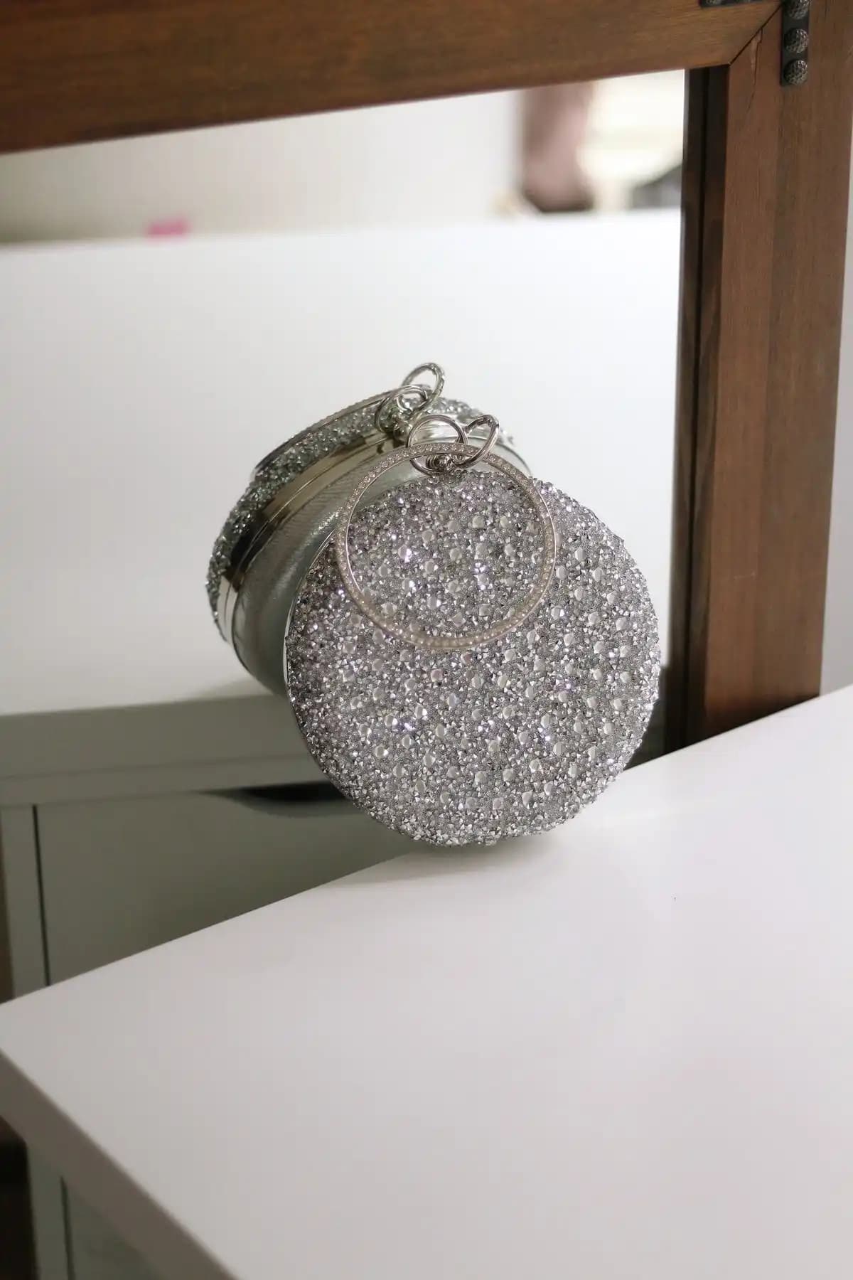 Moom Bag Kadın Gümüş Renk Taşlı Abiye Çanta Şık ve Dayanıklı Tasarım