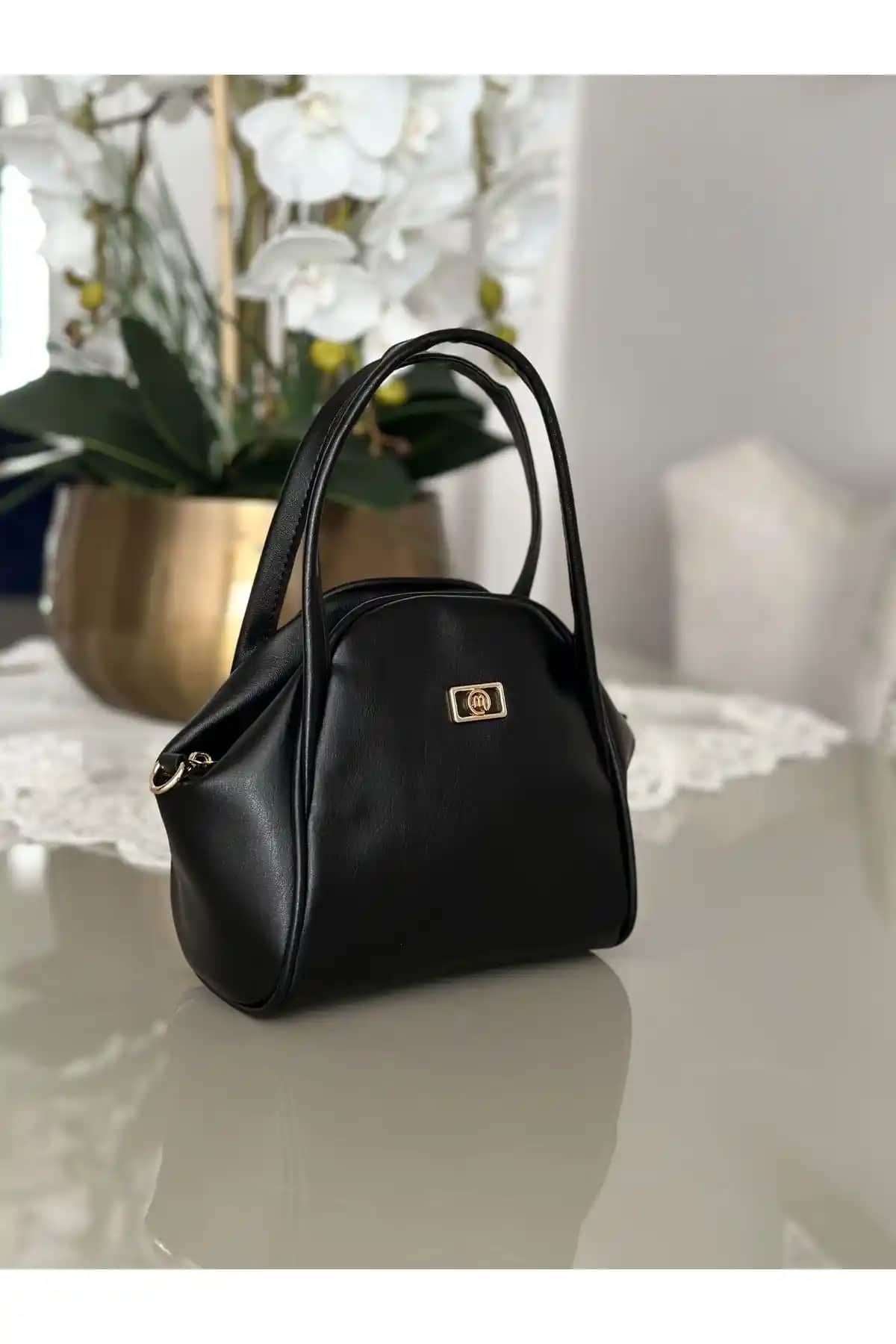 Mossi ve Shaka Siyah Suni Deri Çantalar Karşılaştırması ve Özellikleri