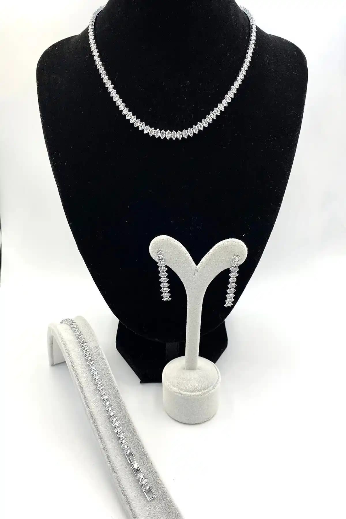 MOSSMOUR ve Ressia Kadın Zirkon Setleri Karşılaştırması ve En İyi Seçenek Rehberi