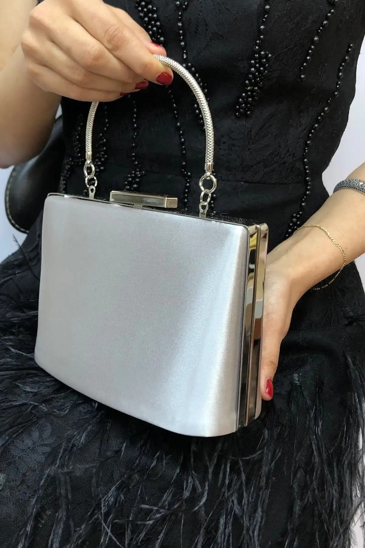 NAZART Kadın Saten Gümüş Abiye Clutch Portföy Bayan Çantası Şıklık ve Fonksiyonellik Bir Arada