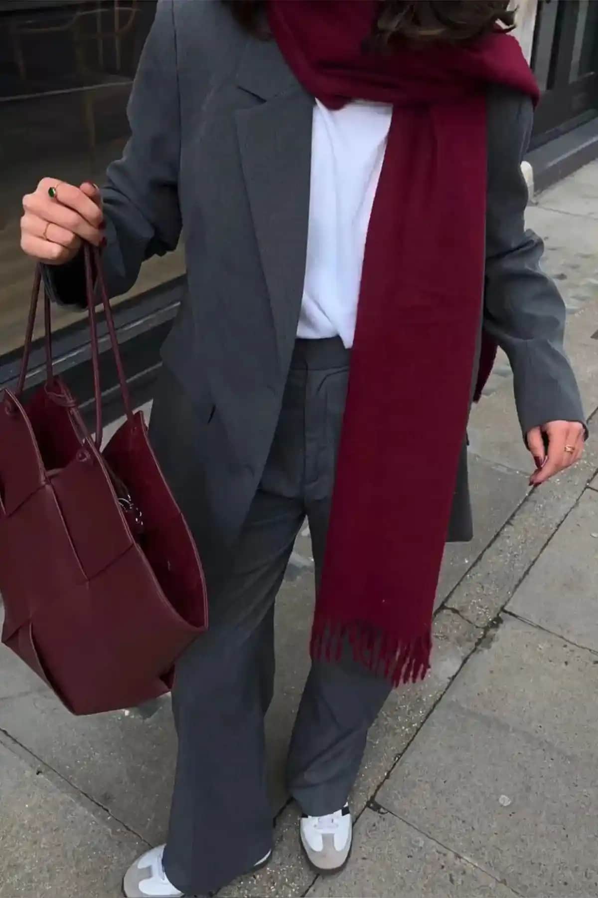 Novon Cairo Bouclé Bordo Atkı: Şık ve Konforlu Kış Aksesuarı Önerisi