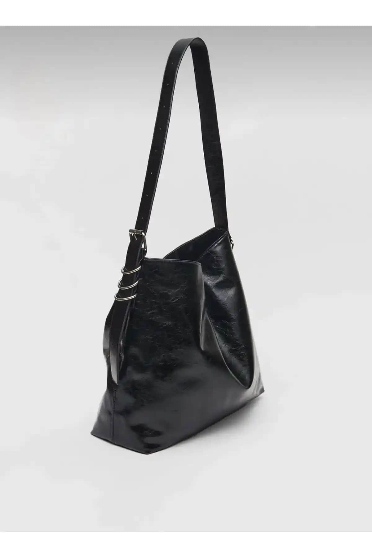 Nuevo Suni Deri Bucket Çanta Modern Tasarım ve Geniş İç Hacim Özellikleriyle