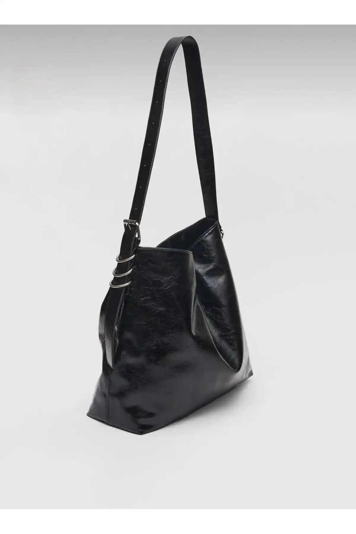 Nuevo Suni Deri Bucket Çanta Modern Tasarım ve Geniş İç Hacim Özellikleriyle