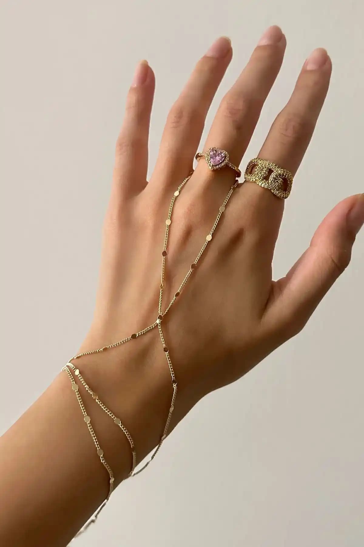 Okko Store İnce Zincirli Parıltılı Şahmeran: Günlük Şıklık ve Dayanıklılık İçin Modern Takı