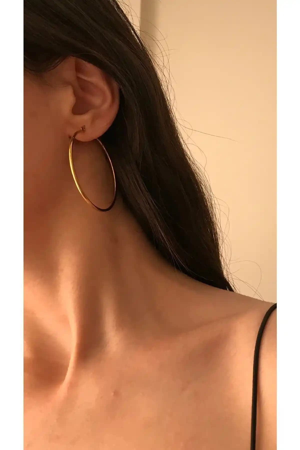 Opia Jewelry Altın Renk Çelik Halka Küpe: Zarif ve Dayanıklı Takı Seçenekleri